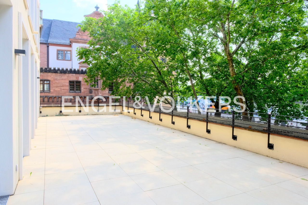 Exclusive two-room apartment with terrace directly on the Main