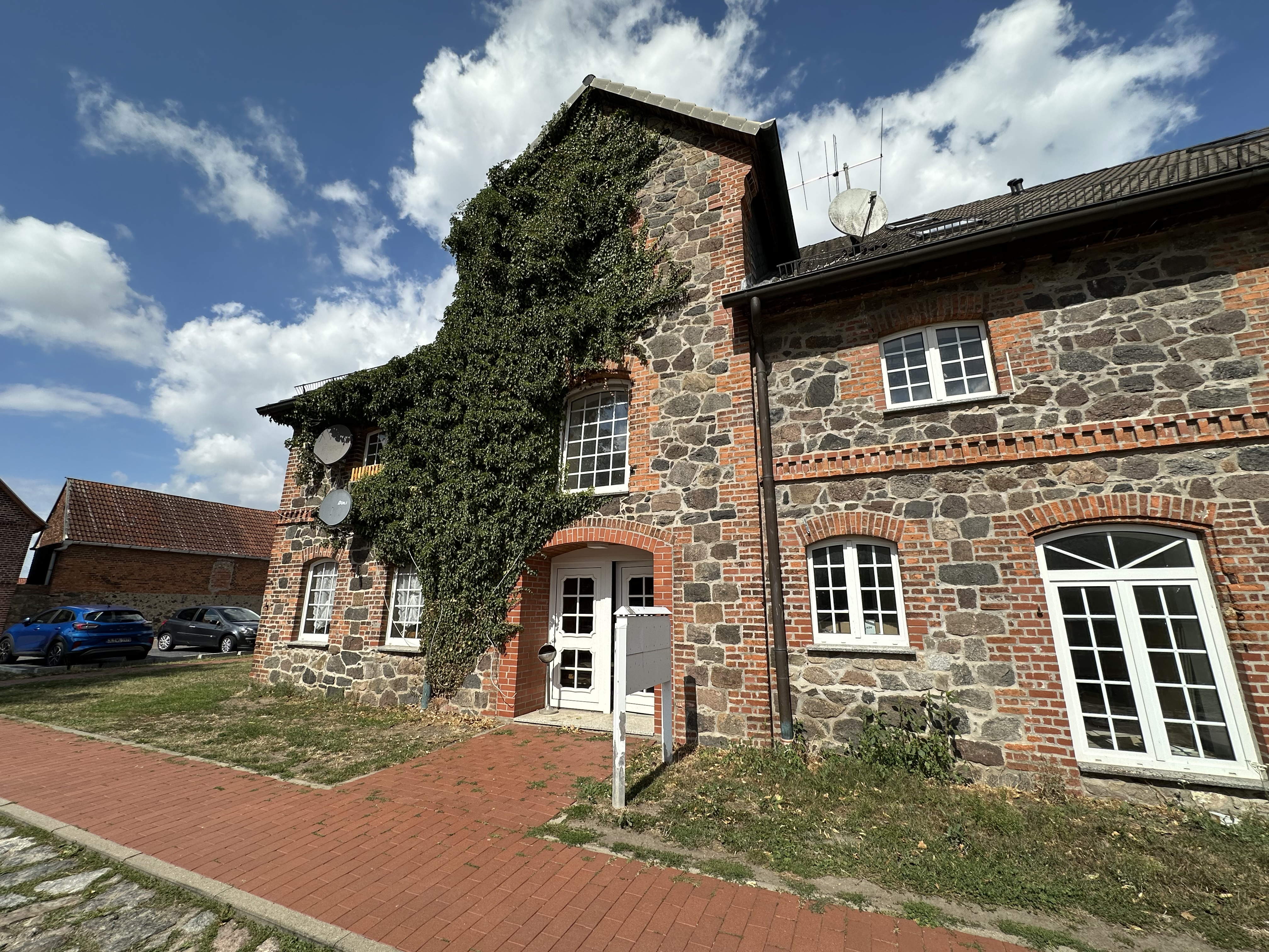 Historischer Charme trifft großzügiges Wohnen – 4-Zimmer-Maisonette mit Stellplatz in Vehlitz bei Gommern