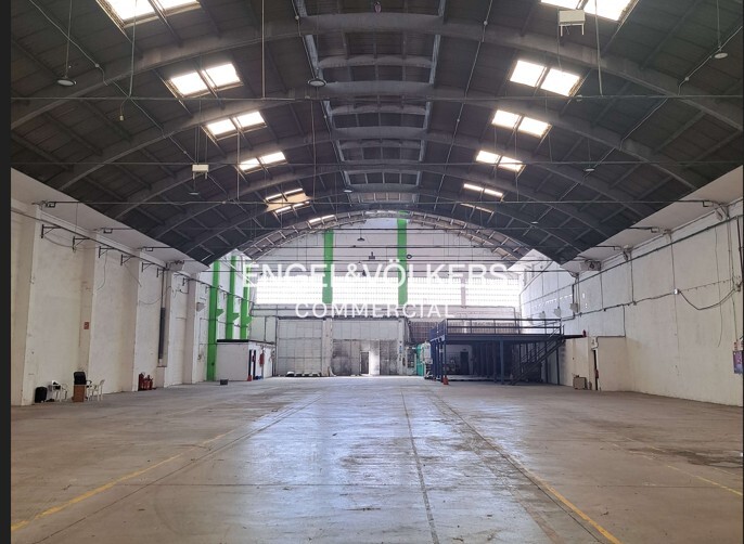 Nave industrial en alquiler en el polígono Centre de L'Hospitalet.