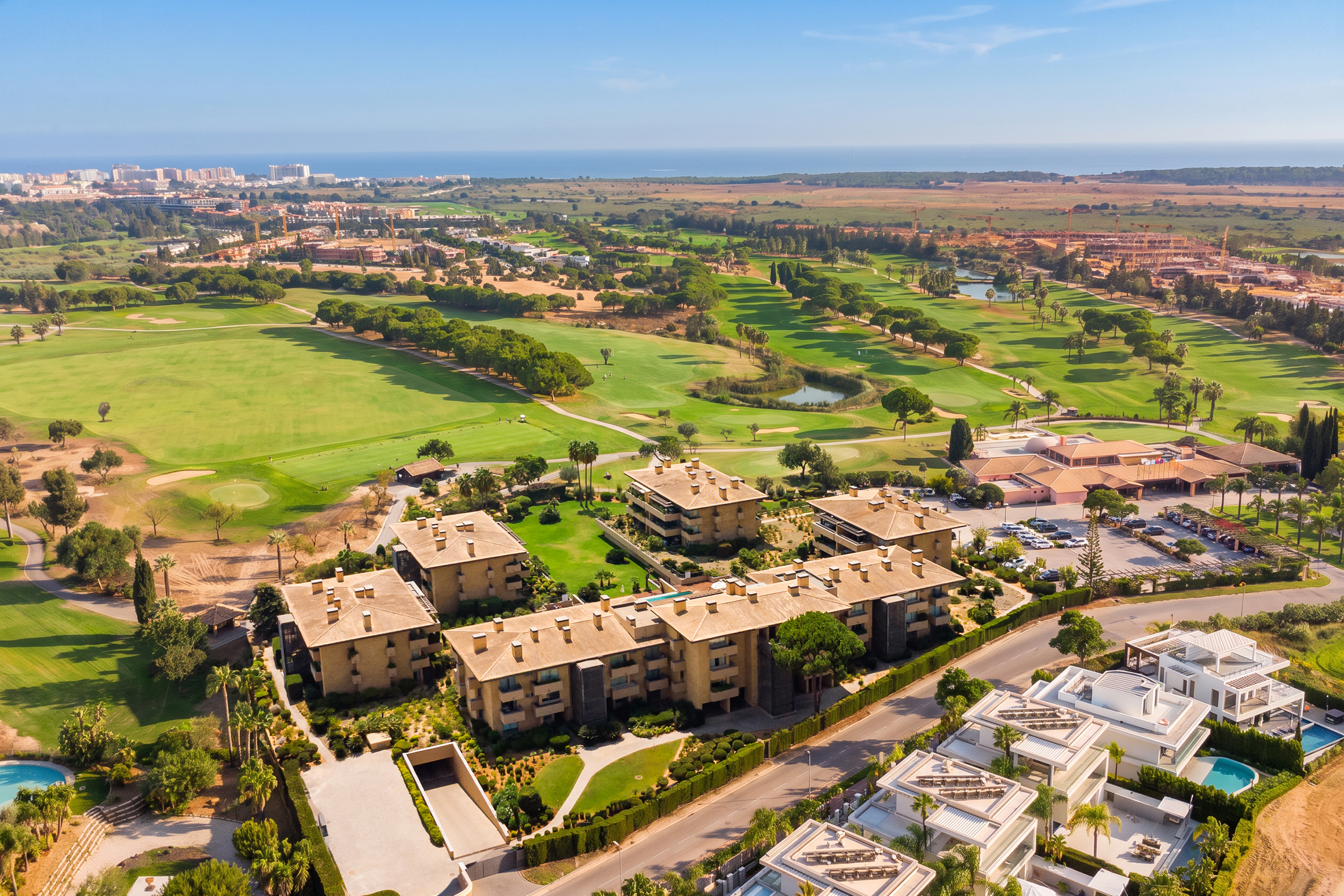 3-Bedroom Penthouse with spectacular Golf & Sea views in Vilamoura