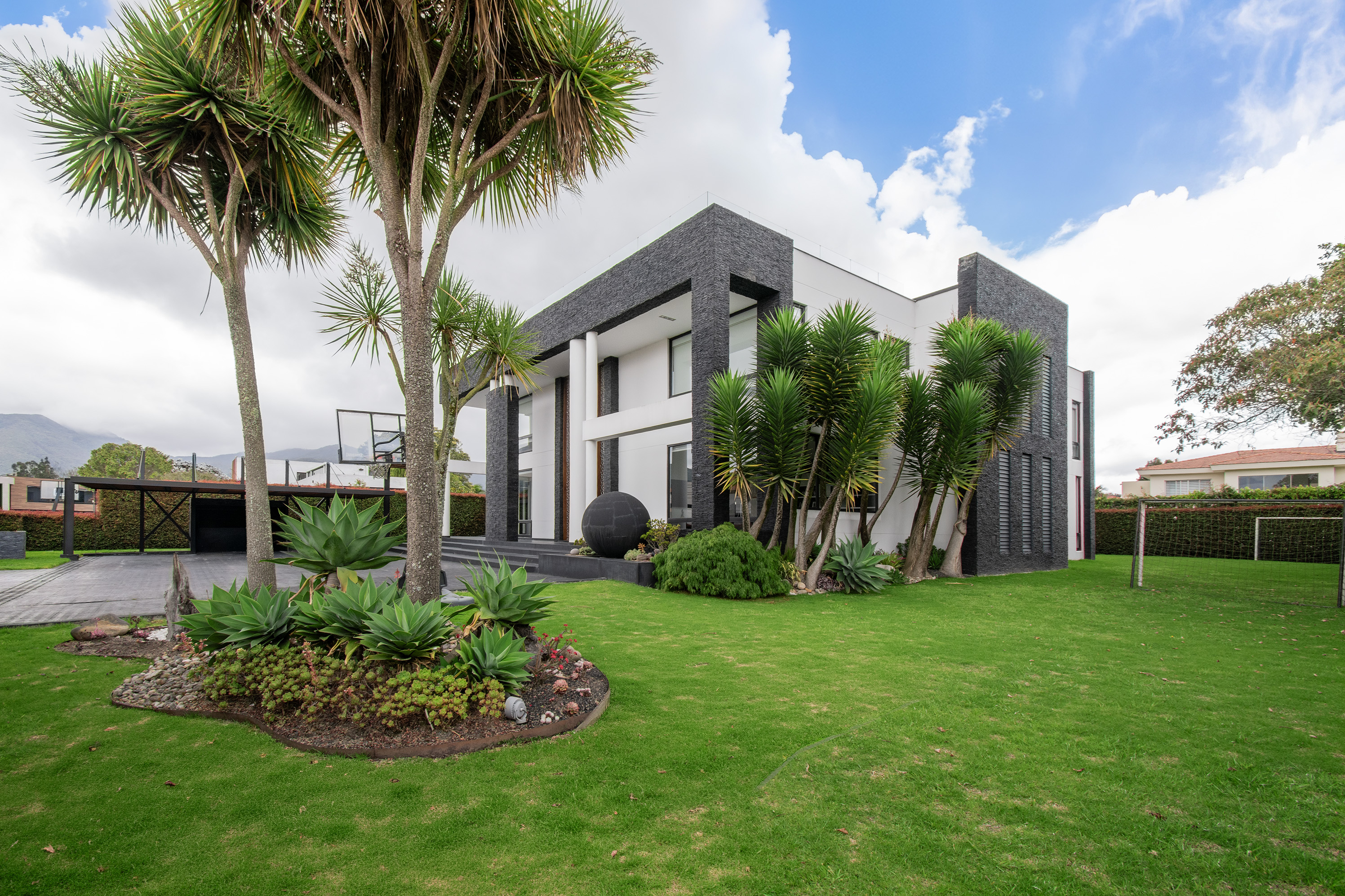Moderna casa para venta en San Simón, Guaymaral