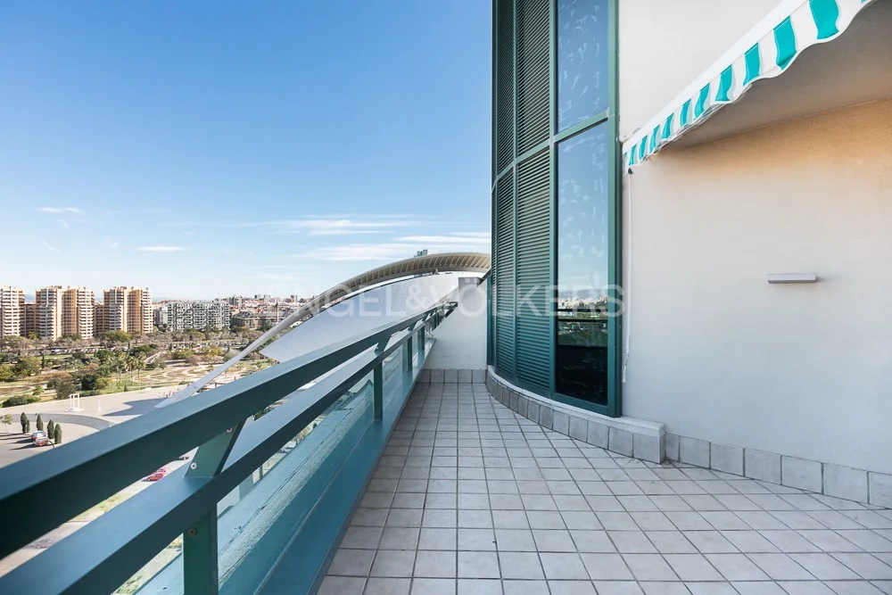 Excellent penthouse with terrace and swimming pool in "Ciudad de las Ciencias".