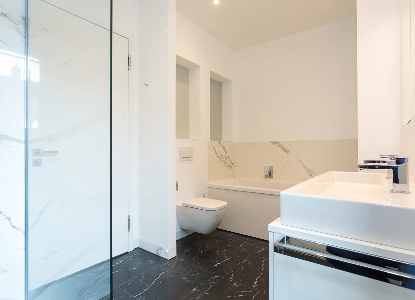 Exklusive, modern und hochwertig ausgestattete Wohnung direkt am Main - Foto 4