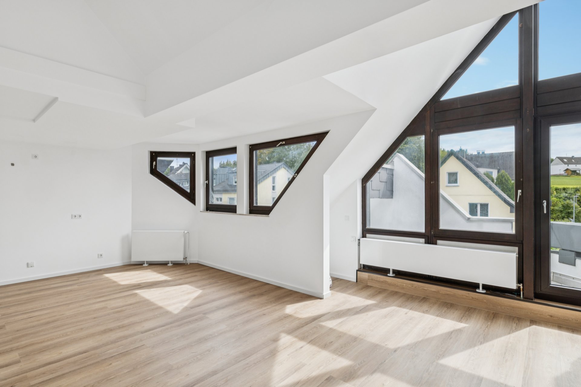 “Maisonette reimagined – bright, modern & move-in ready in Burgaltendorf”
