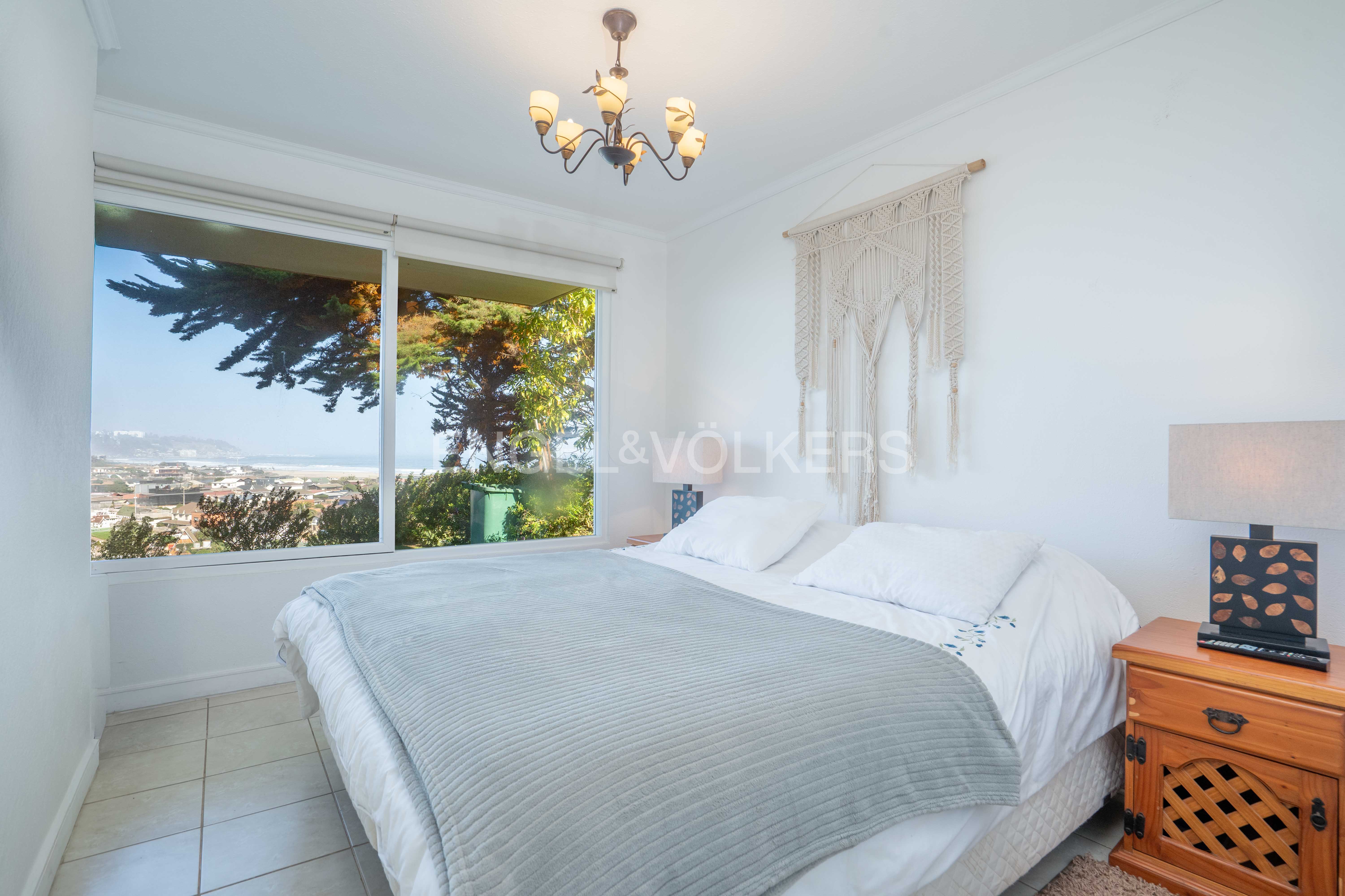 Se vende Duplex con Jardín Pinares de cachagua