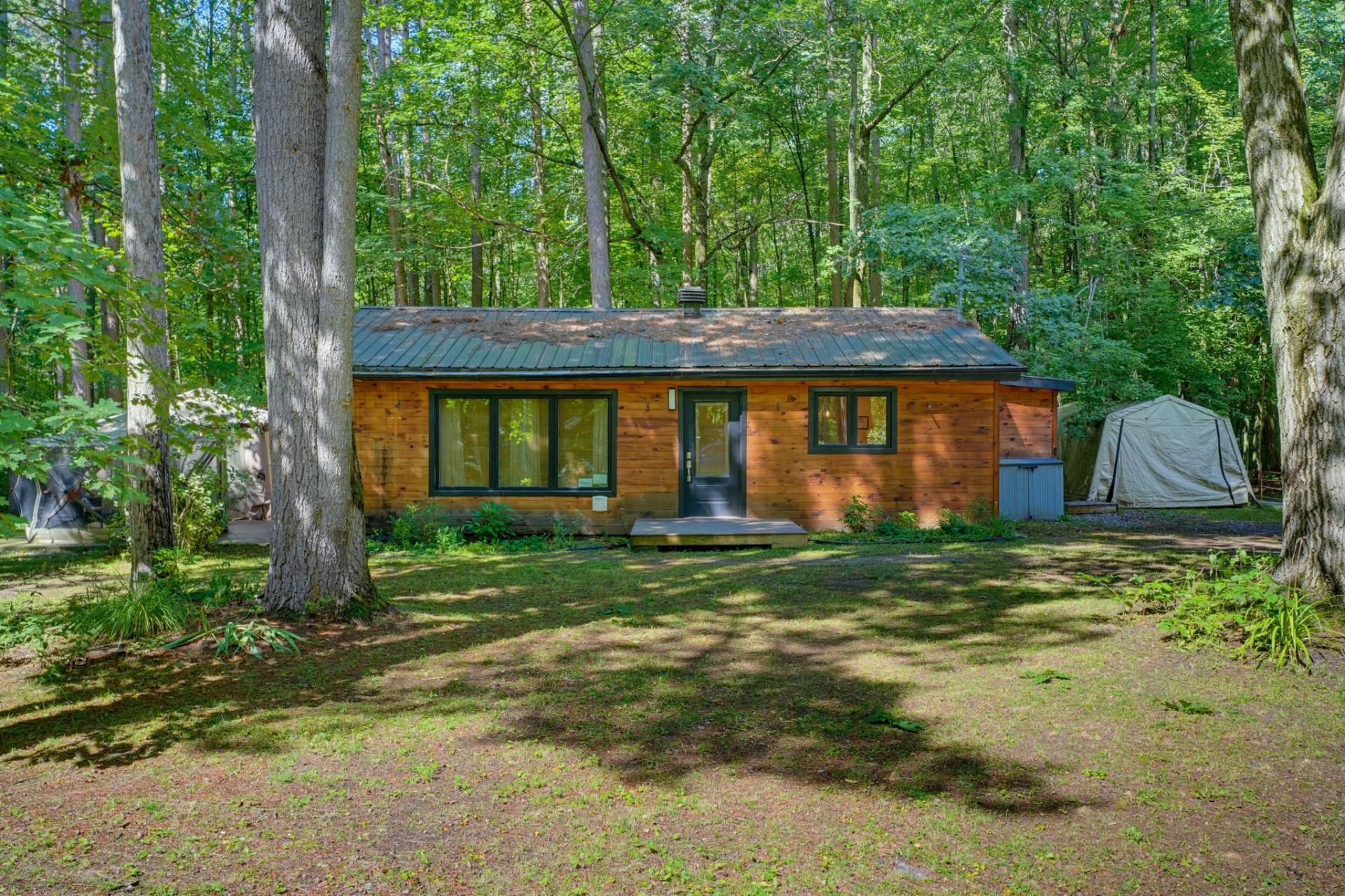 Charming Norway Bay Cottage: Turnkey Investment