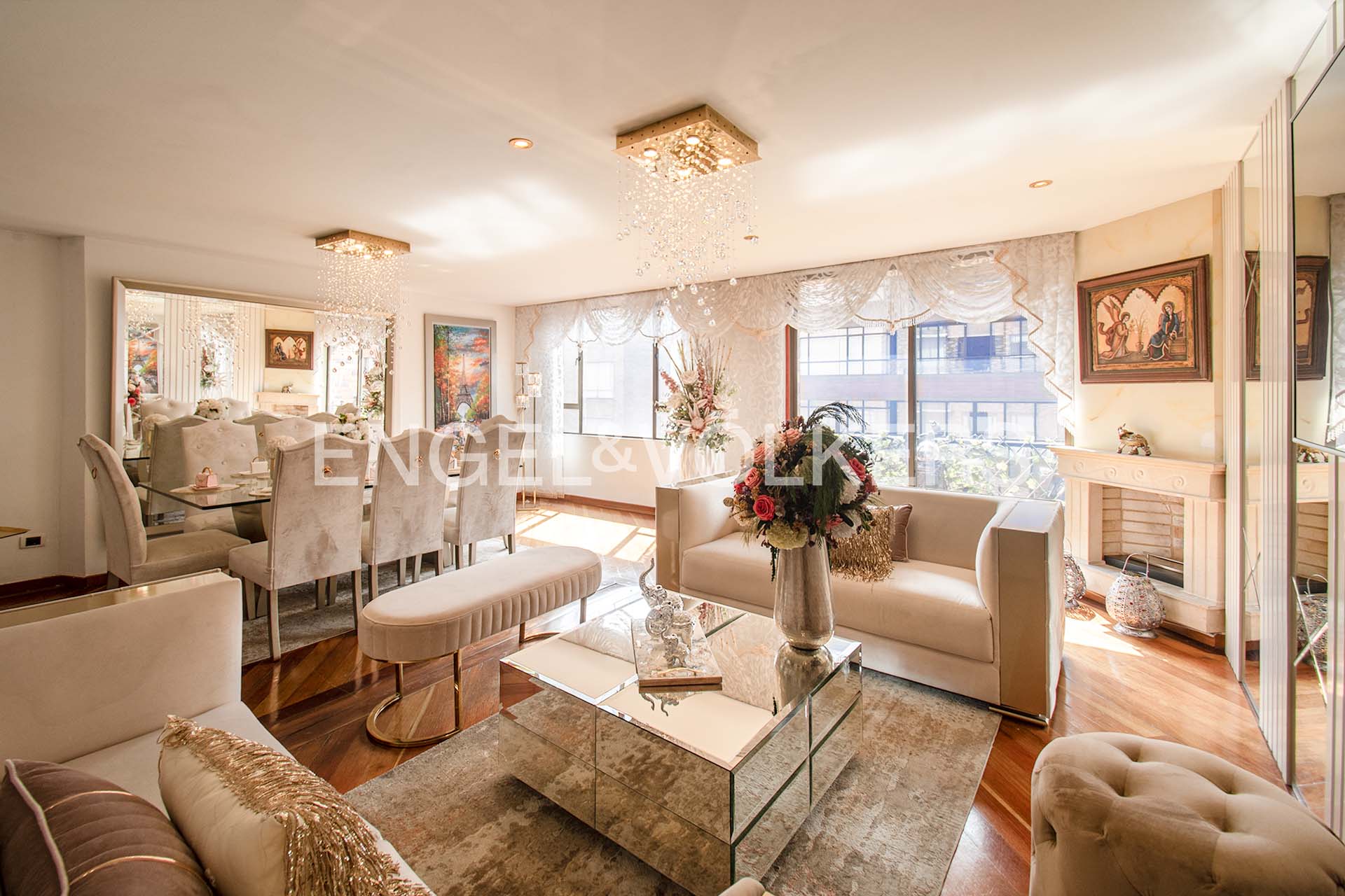 Amplio e iluminado apartamento para venta en Santa Bibiana