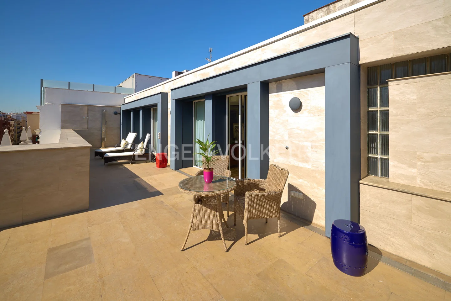 Exclusive penthouse with two terraces in Almagro