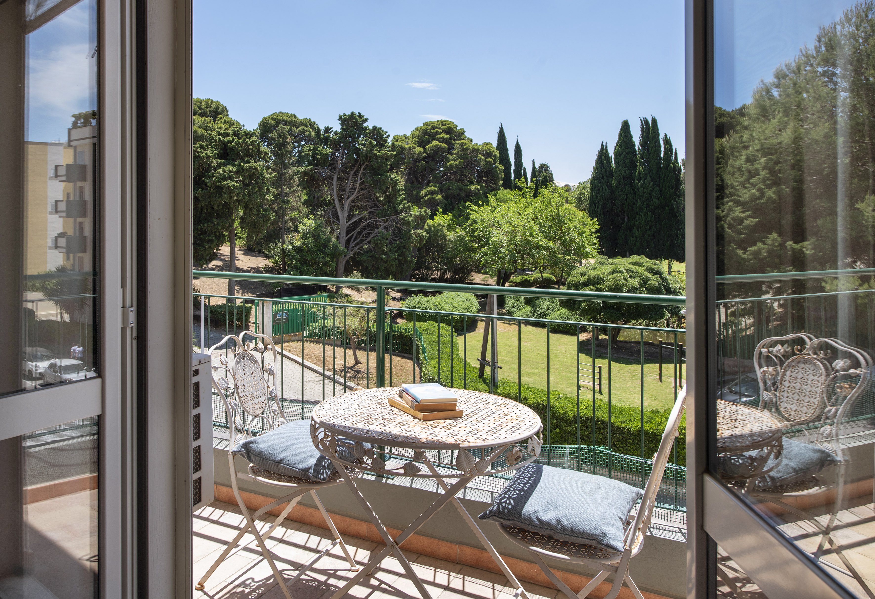 Elegance, views and potential: panoramic apartment with views of Monte Urpinu