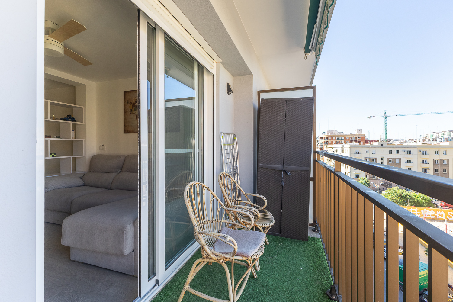 Renovated home in Ayora with unobstructed views and excellent natural light