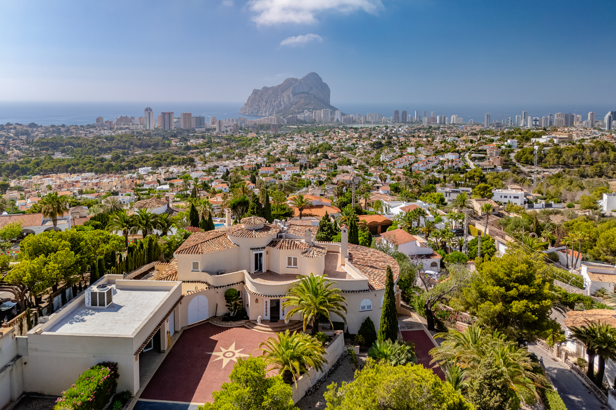 Elegant villa with panoramic sea views in Calpe