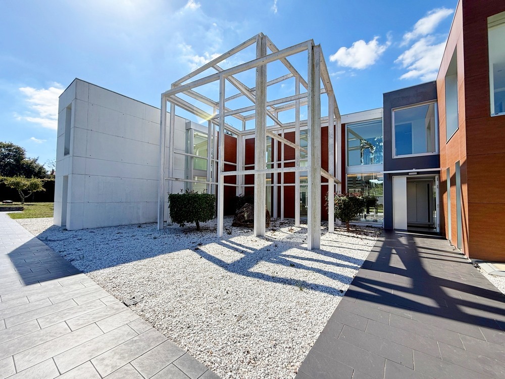 Exclusive property with garden and pool in Bergondo