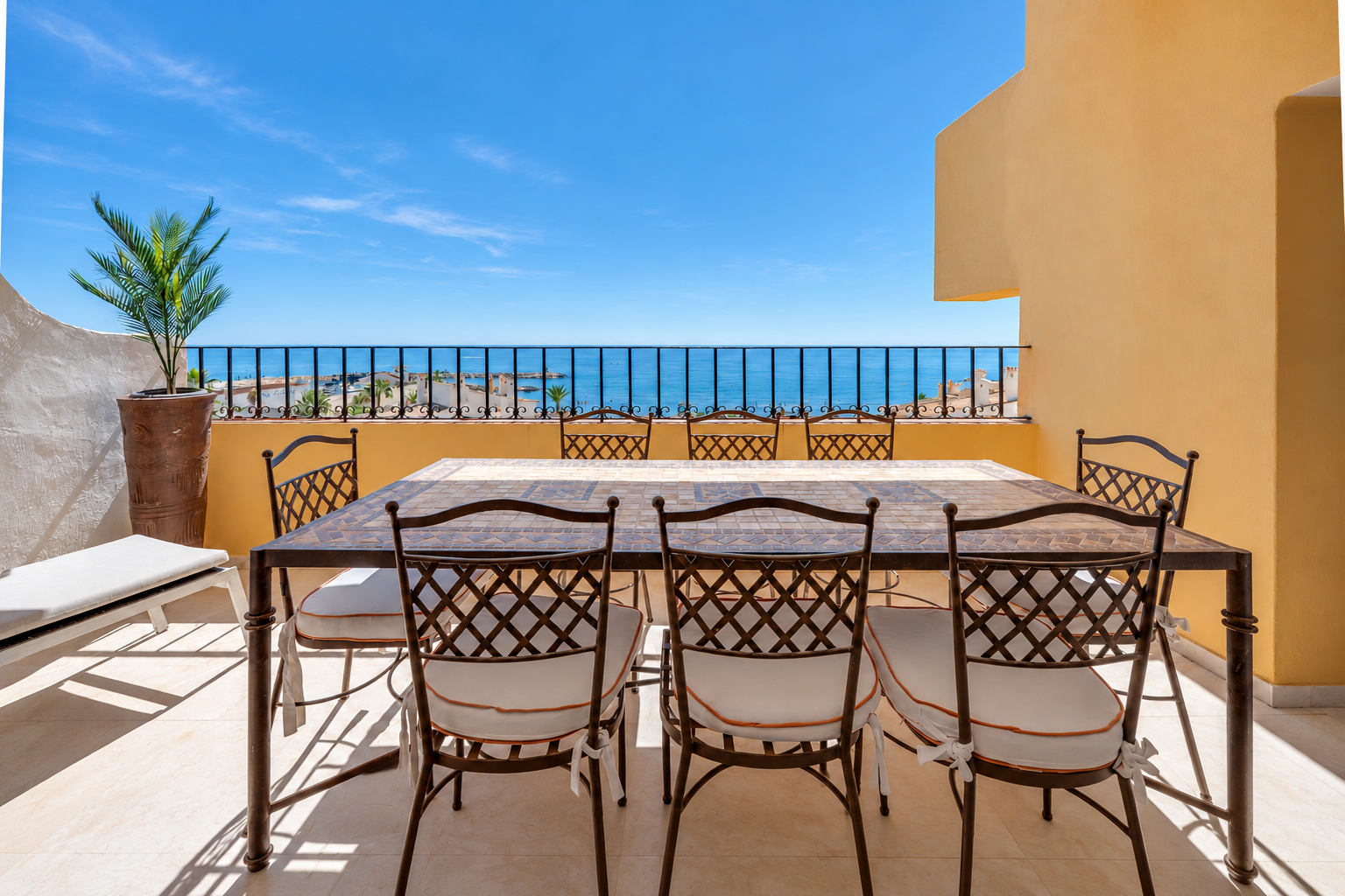 Apartment am Meer mit atemberaubendem Meerblick in Cabopino