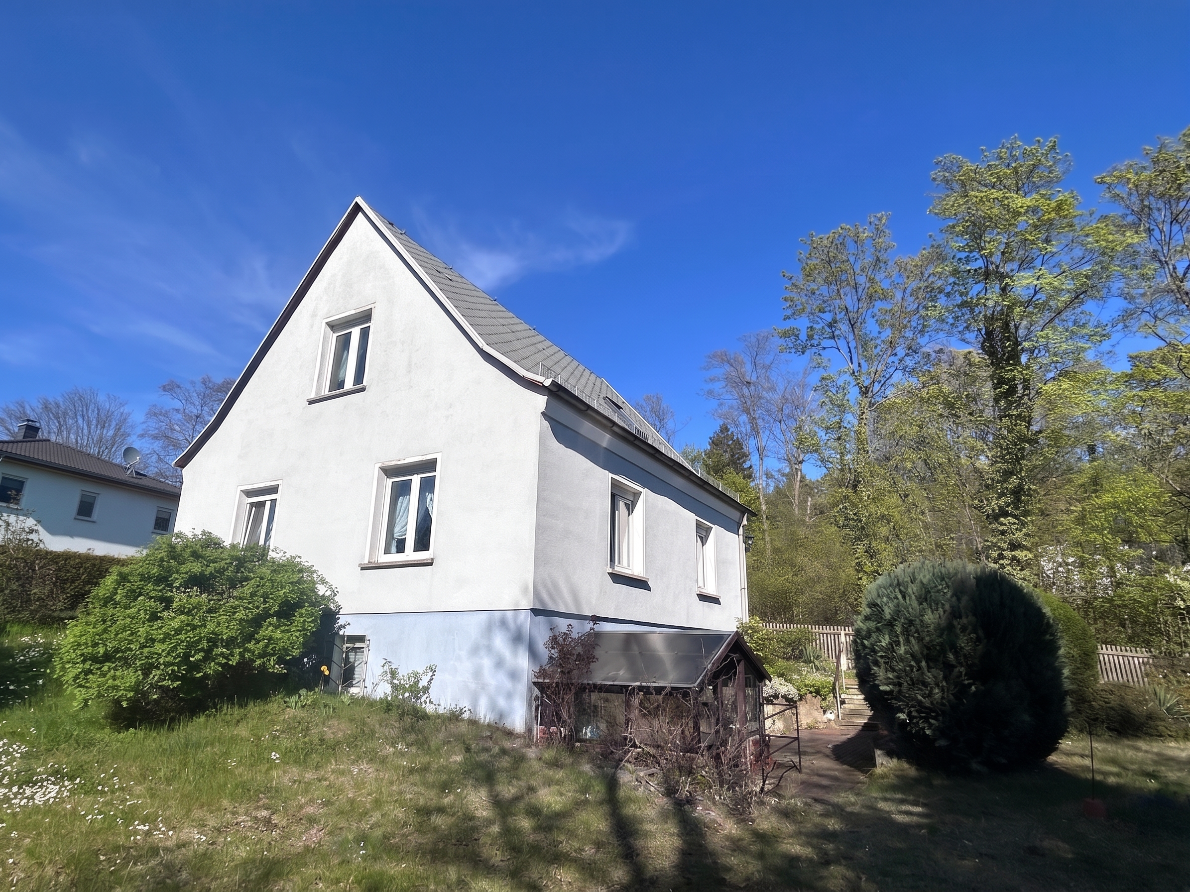 Exklusive Chance in Gera: Haus mit Garten, Terrasse & Garage – gestalten Sie Ihr individuelles Zuhause neu