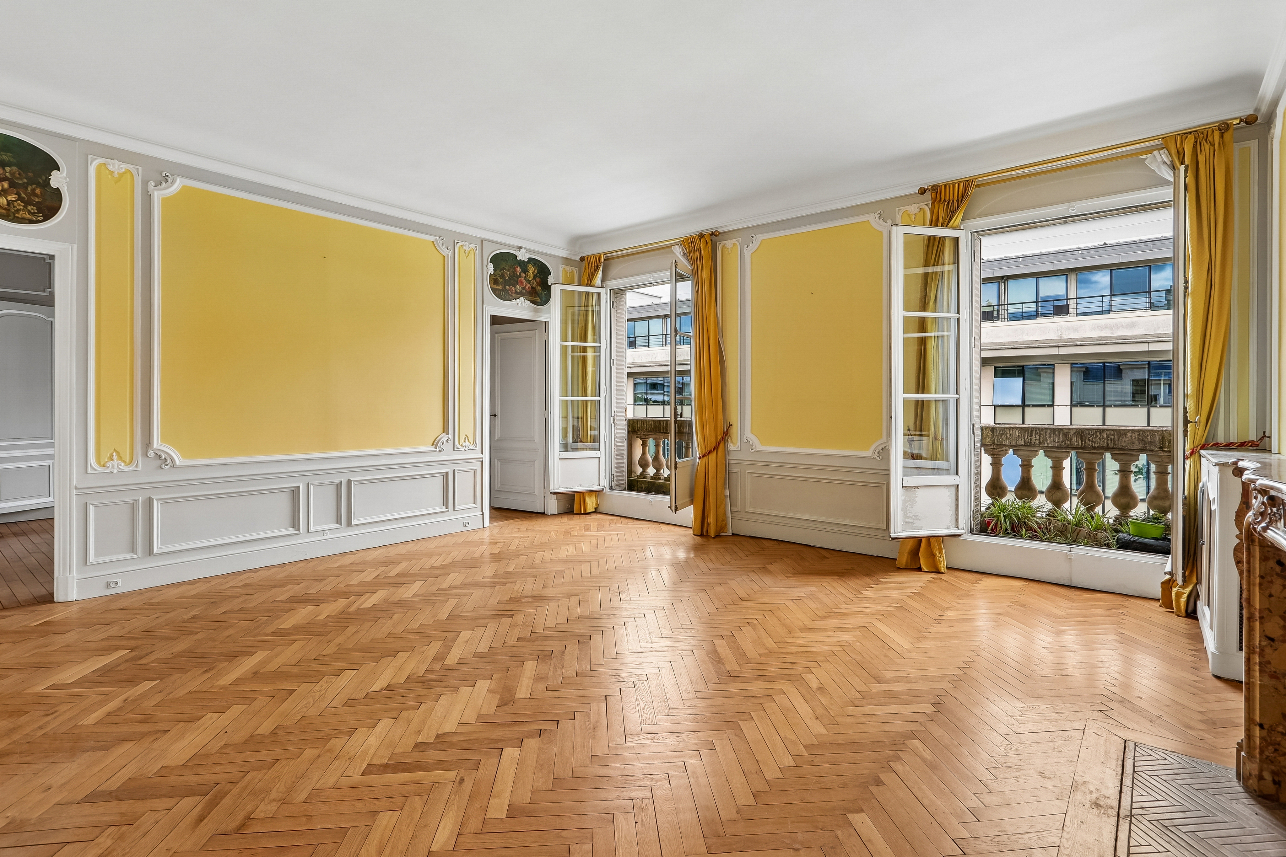 Family apartment of 203 m² in a luxury building | OECD district