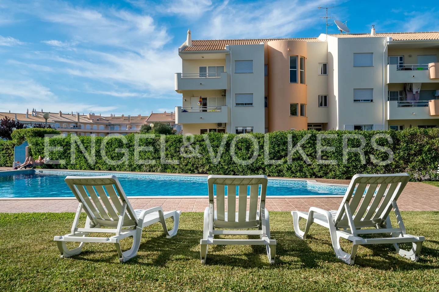 Renovated 3-bedroom Apartment with Pool in Vilamoura.