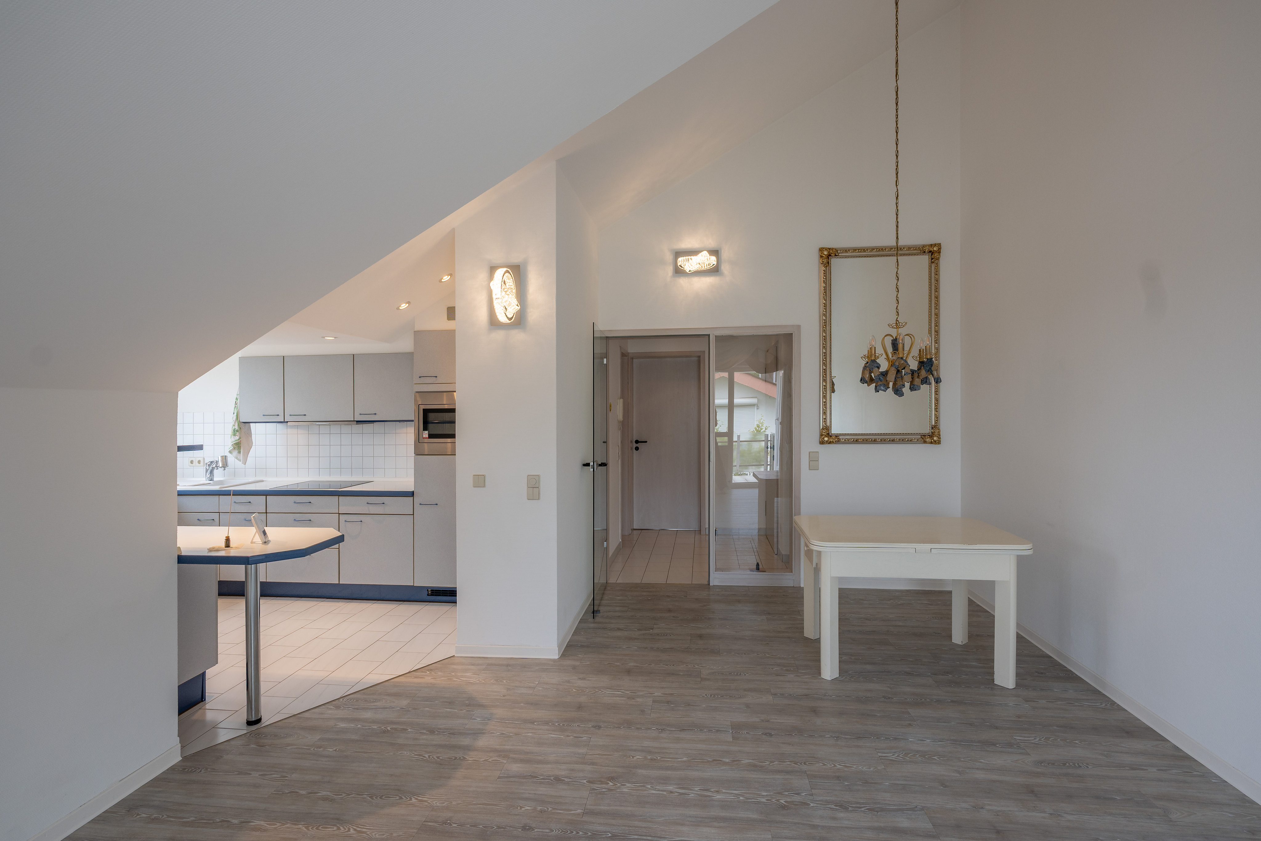 Gepflegte Dachgeschosswohnung mit Blick über Esslingen