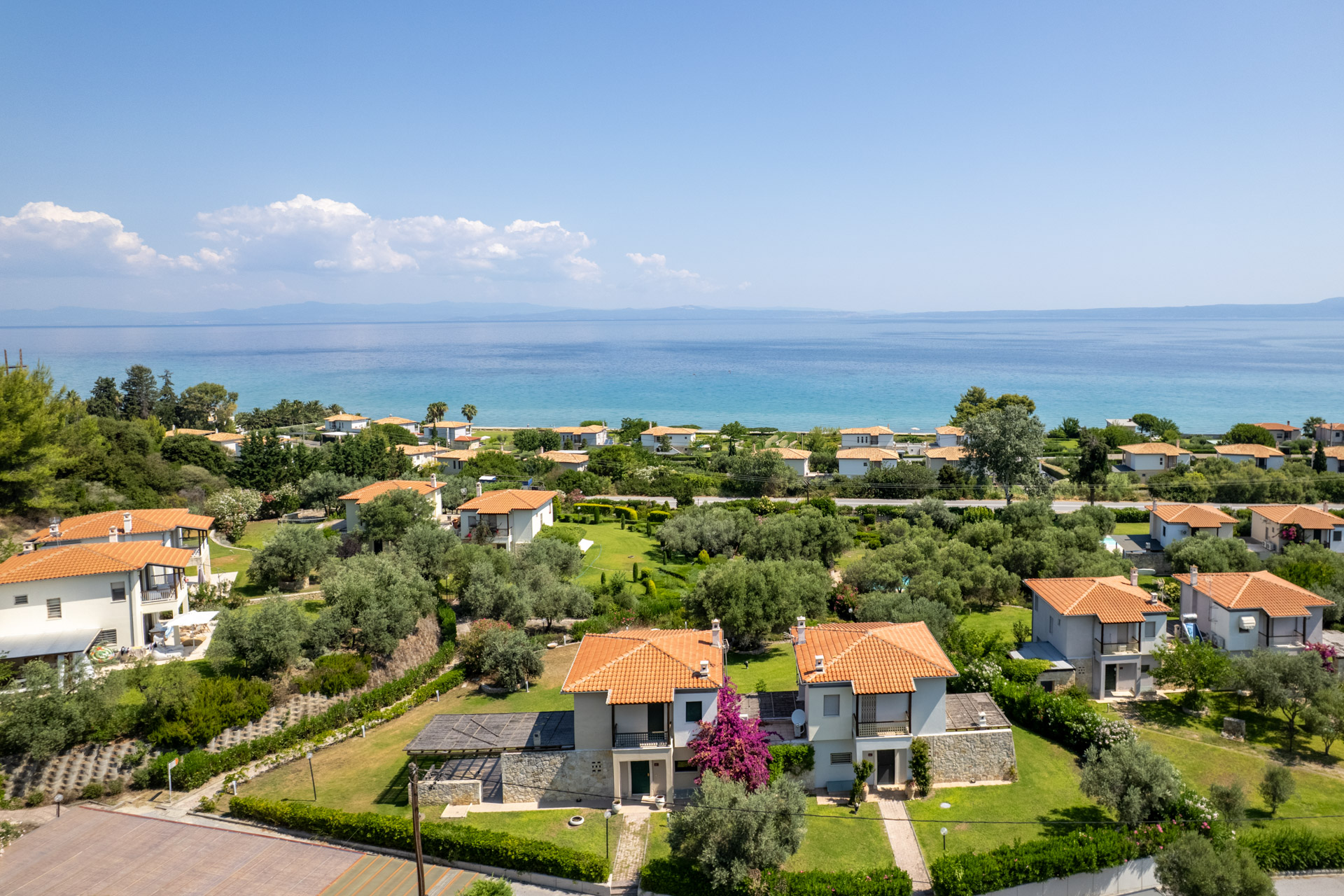 Sea view villa with garden in Pefkochori