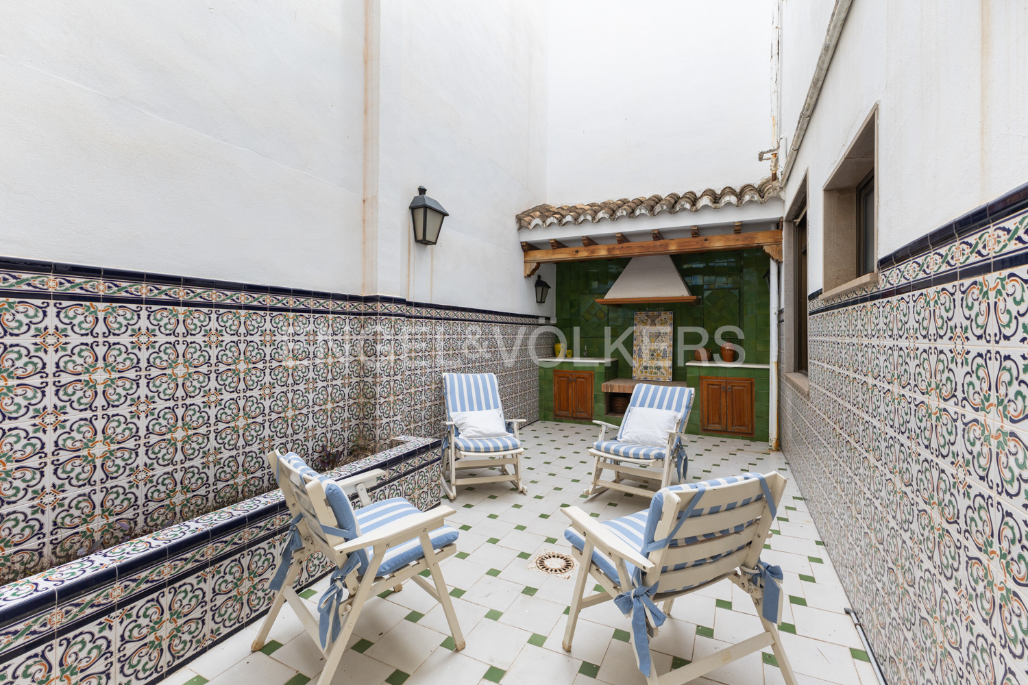 Exclusive ground floor with paella grill in Carlet – Elegance, Light, and Comfort just 30 km from Valencia
