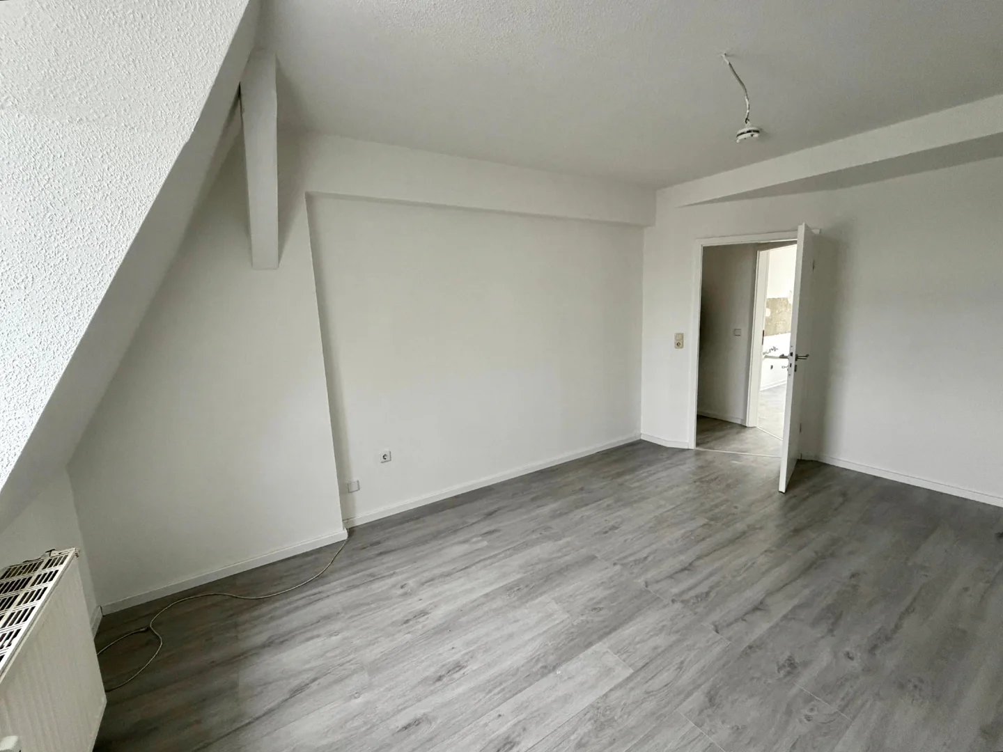 Frisch sanierte 2-Zimmer-Wohnung mit Badezimmer mit Dusche und Wanne in Stadtfeld - Photo 1
