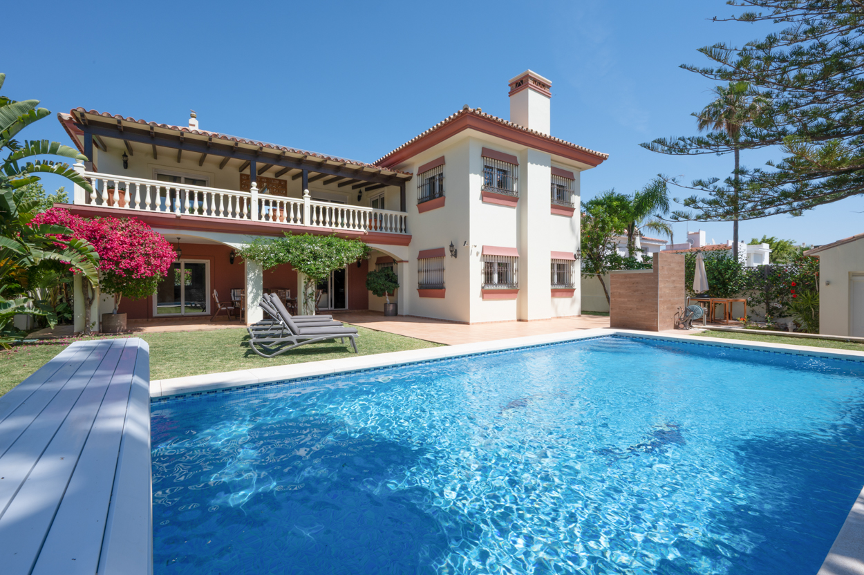 Encantadora casa independiente andaluza en el corazón de La Cala de Mijas