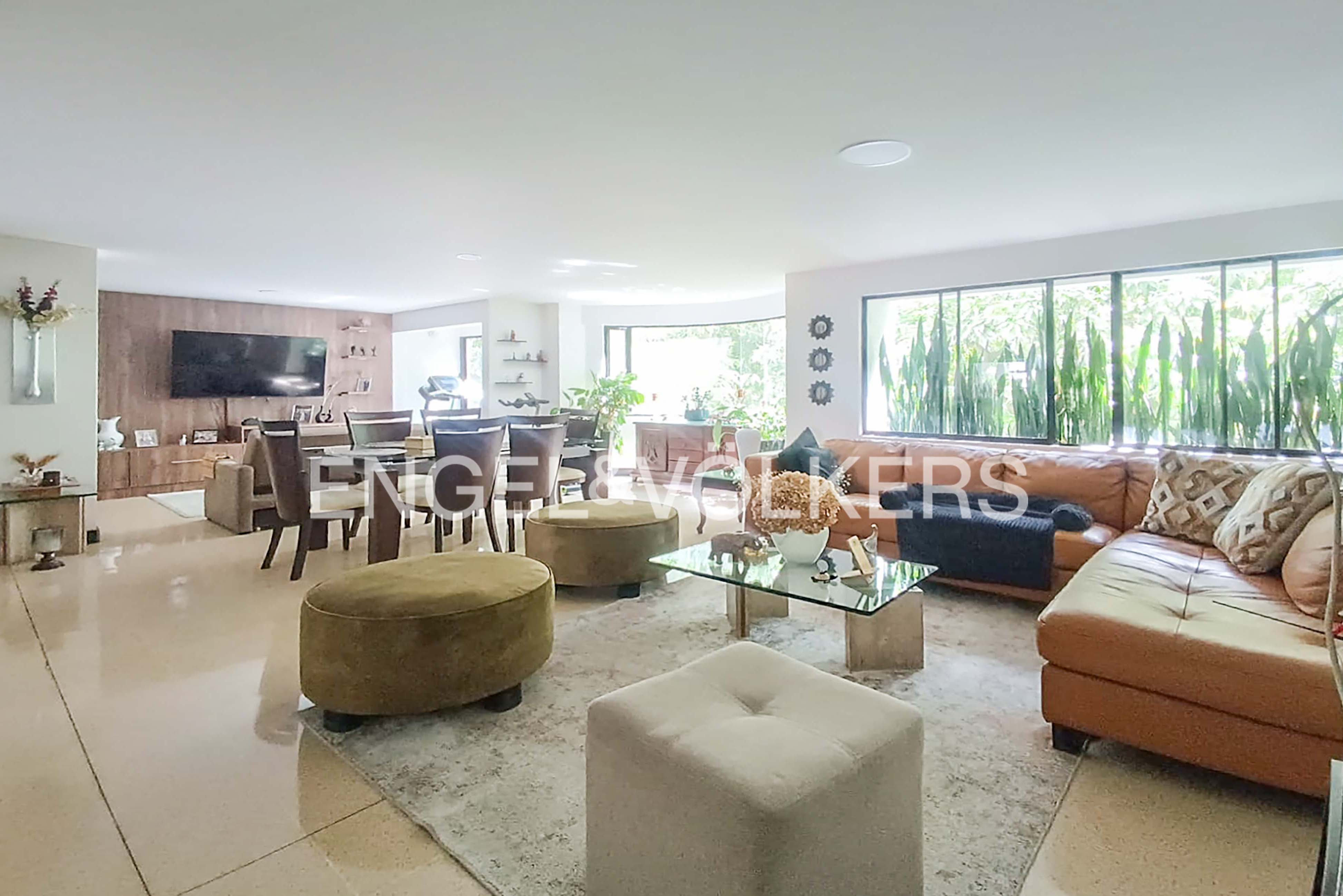 Amplio apartamento para venta en Santa María de Los Ángeles, El Poblado