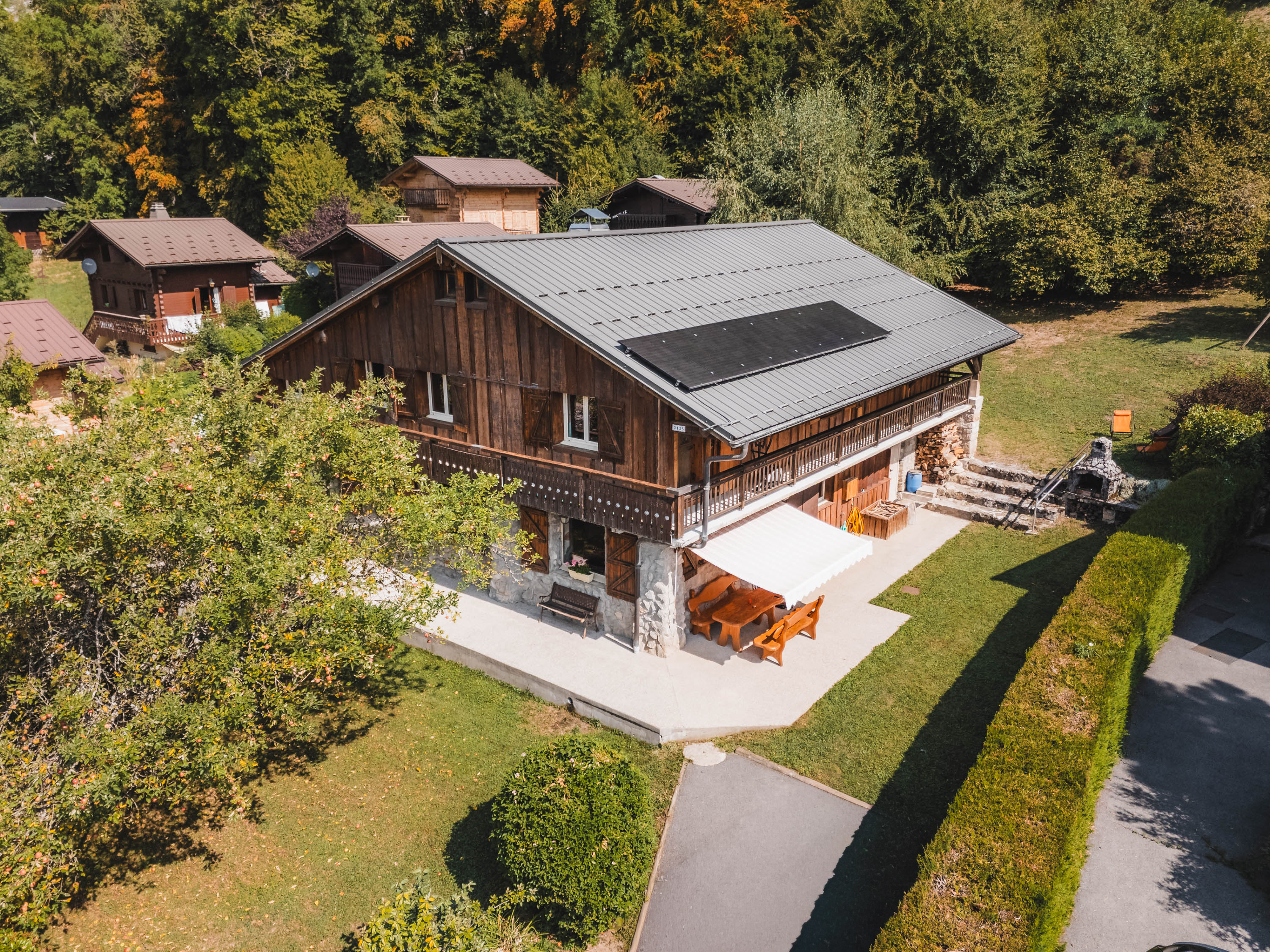 Authentic renovated chalet with a separate apartment and panoramic mountain views