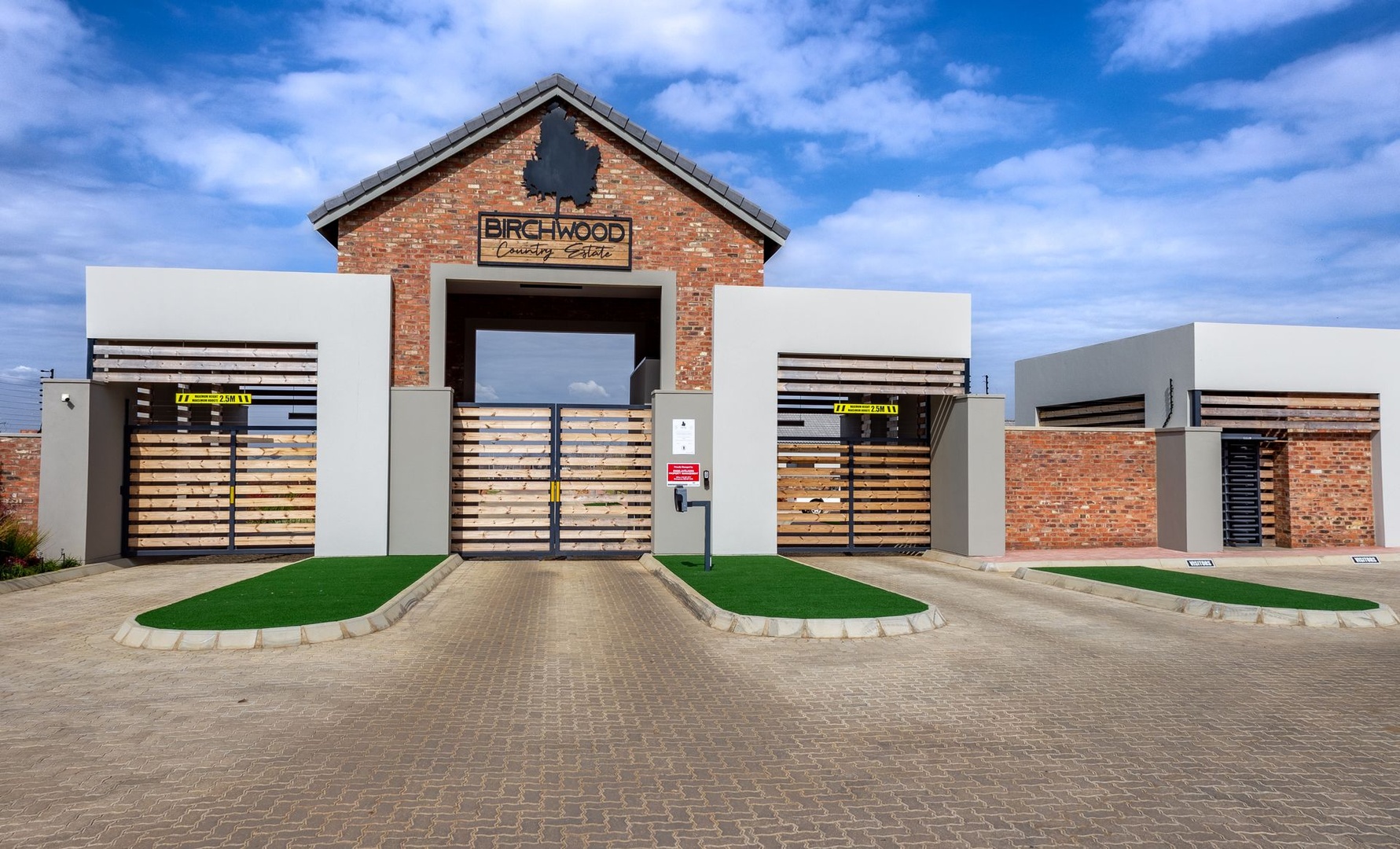 Modern 4 Bedroom home within a estate