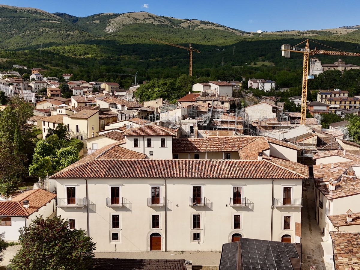 Historic palace in the ancient village of Poggio Picenze
