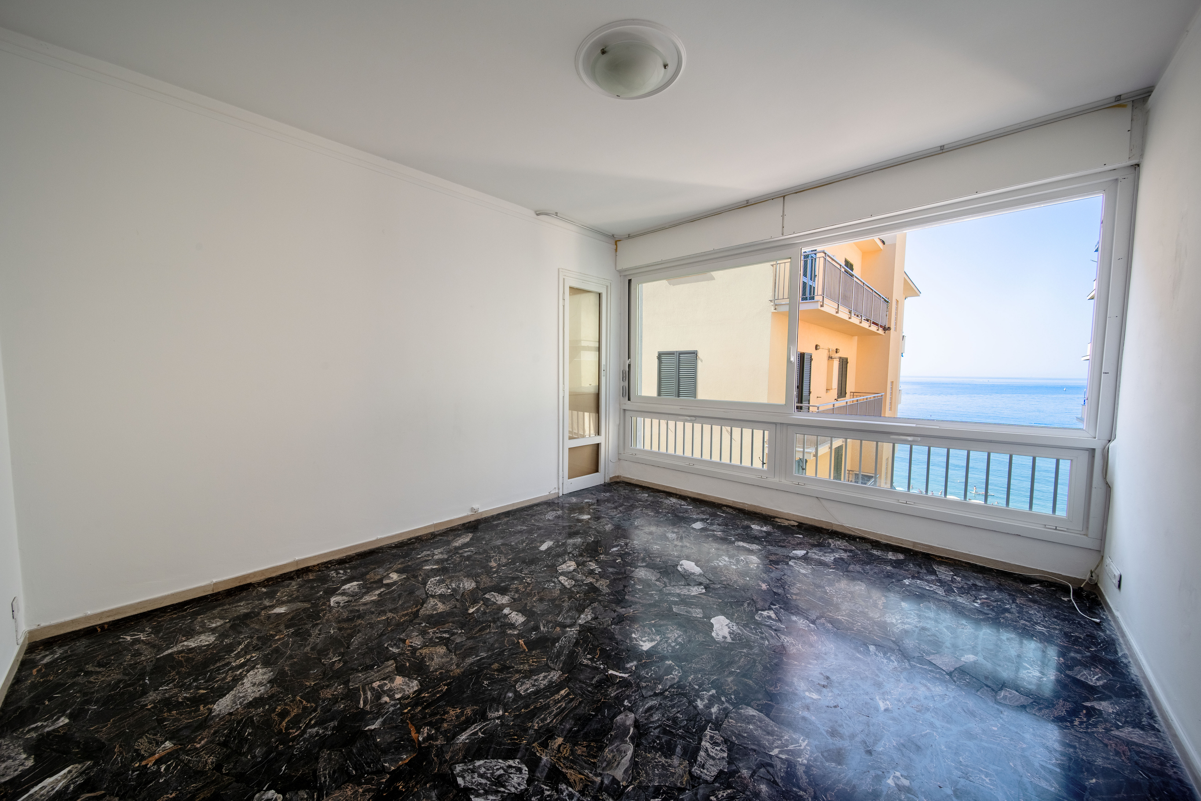 Bright three-room sea-view apartment