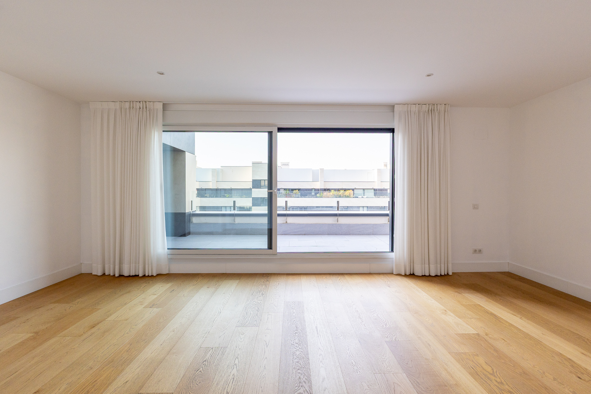 New construction penthouse in Nuevos Ministerios for rent