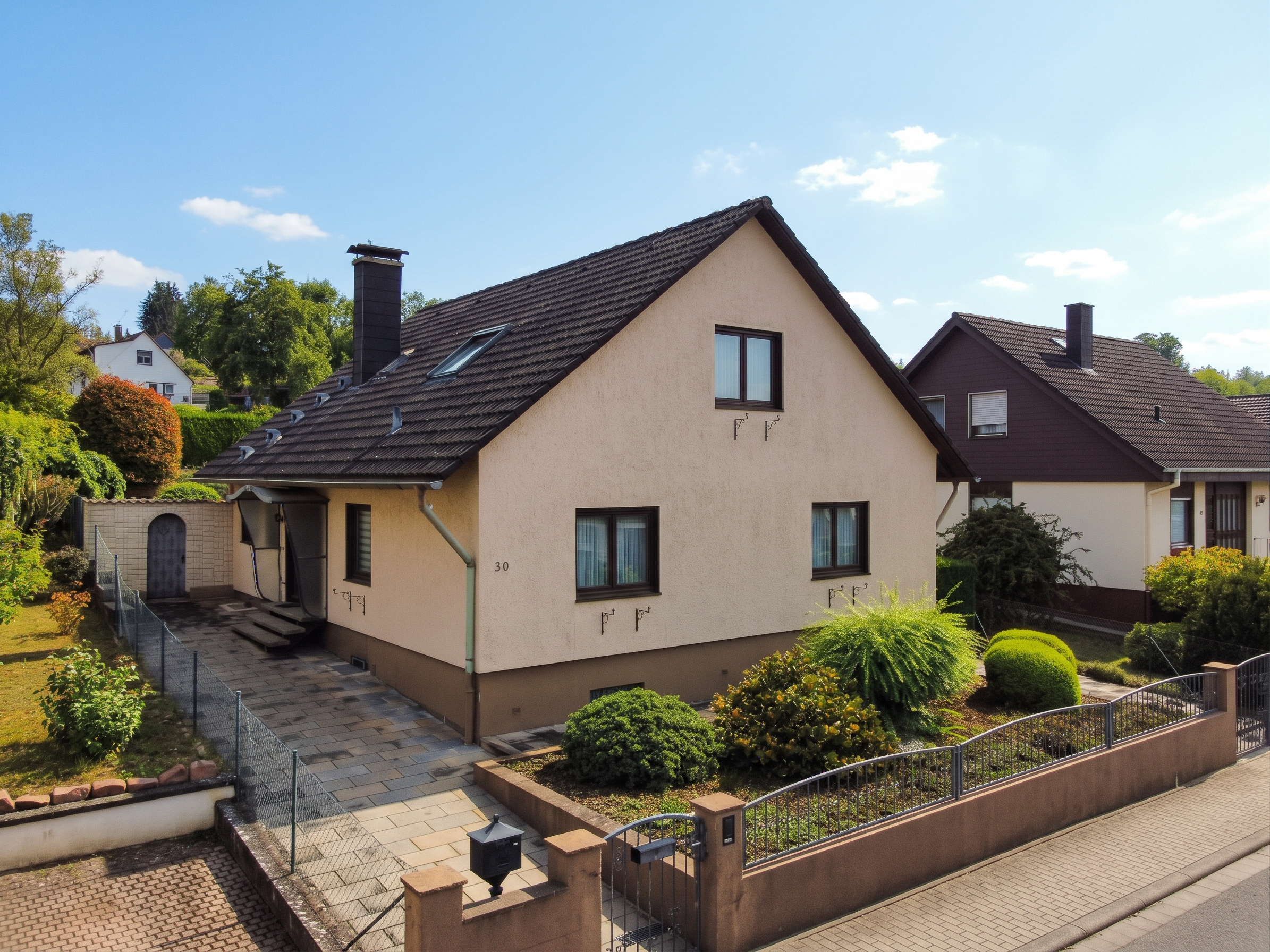 Großzügiges Einfamilienhaus in ruhiger Wohnlage am Sommerwald! [AI-modified]
