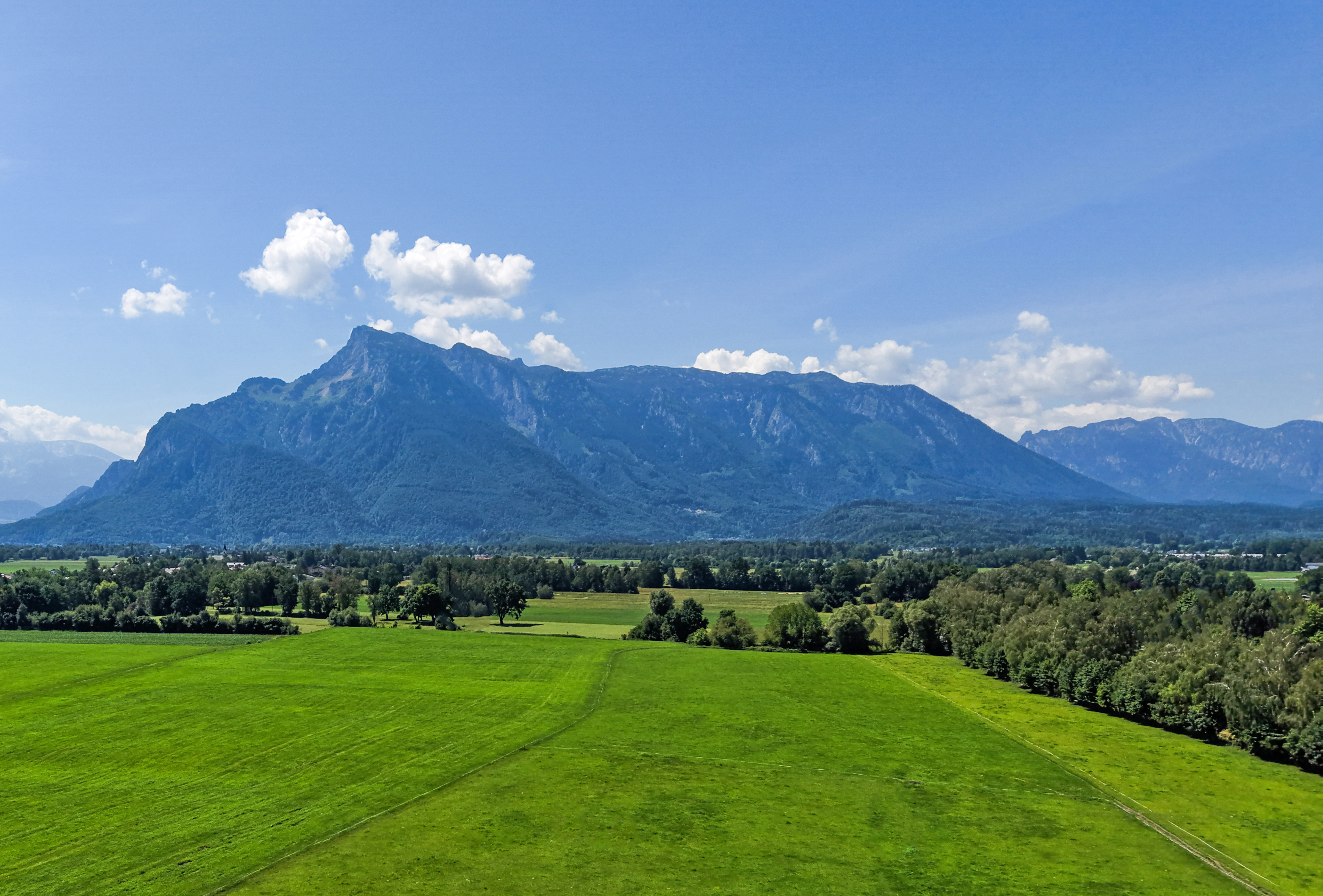 Luxuriöse Architekten-Stadtvilla mit unverbaubarem Untersbergblick in Salzburg - Maxglan / Erstbezug auf höchstem Niveau