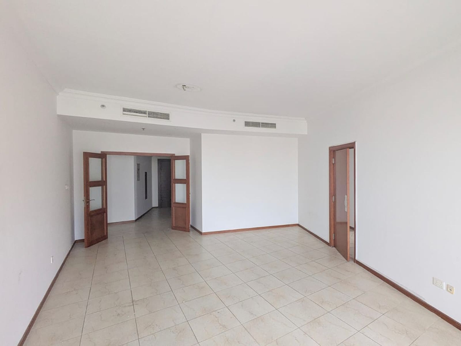 Low Floor | Ready to move-into | Close to metro