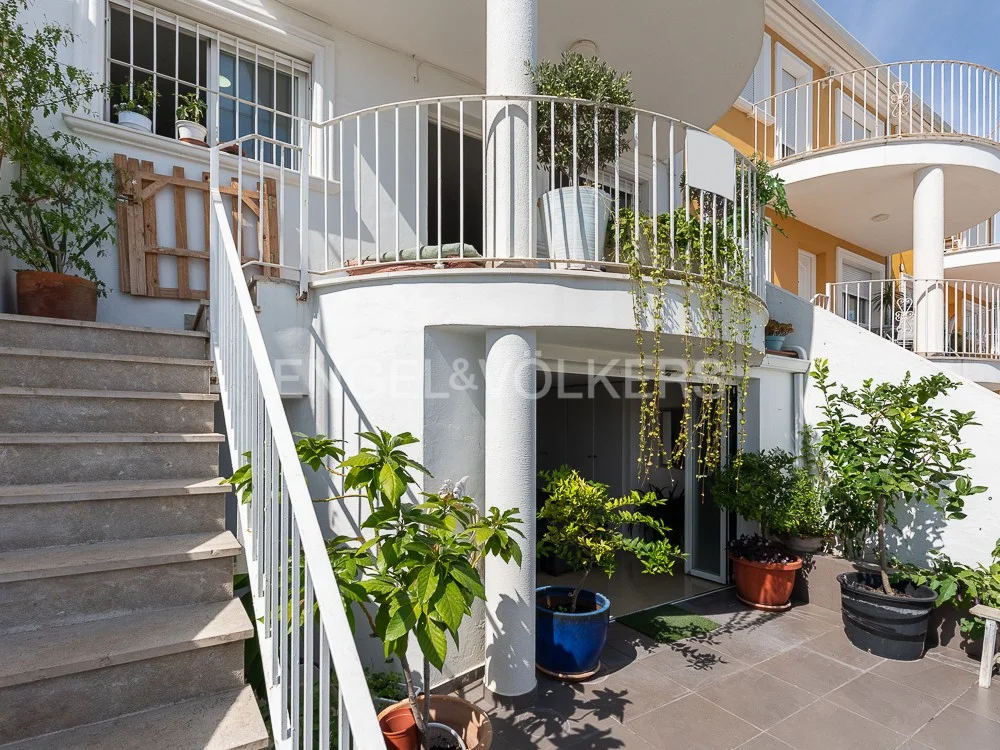 Beautiful townhouse in Daimús with an excellent location between the beach and the town