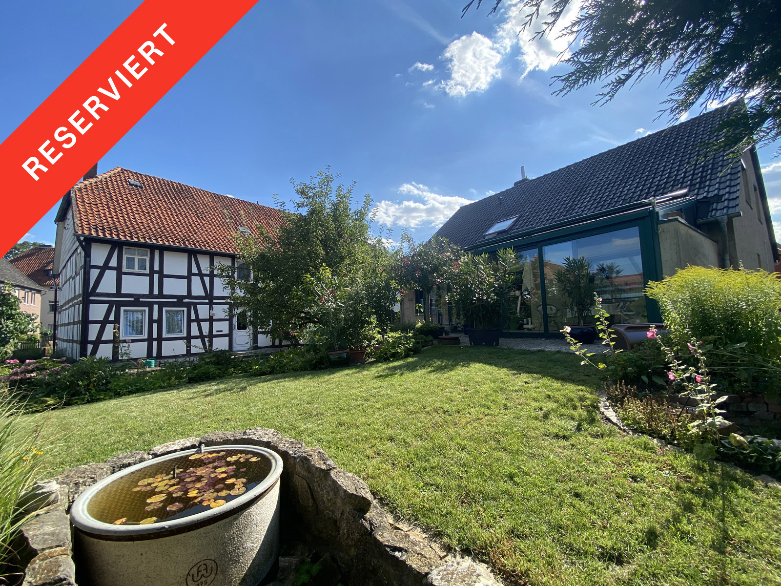 Einfamilienhaus auf ehemaliger Hofstelle mit Wirtschaftsgebäude