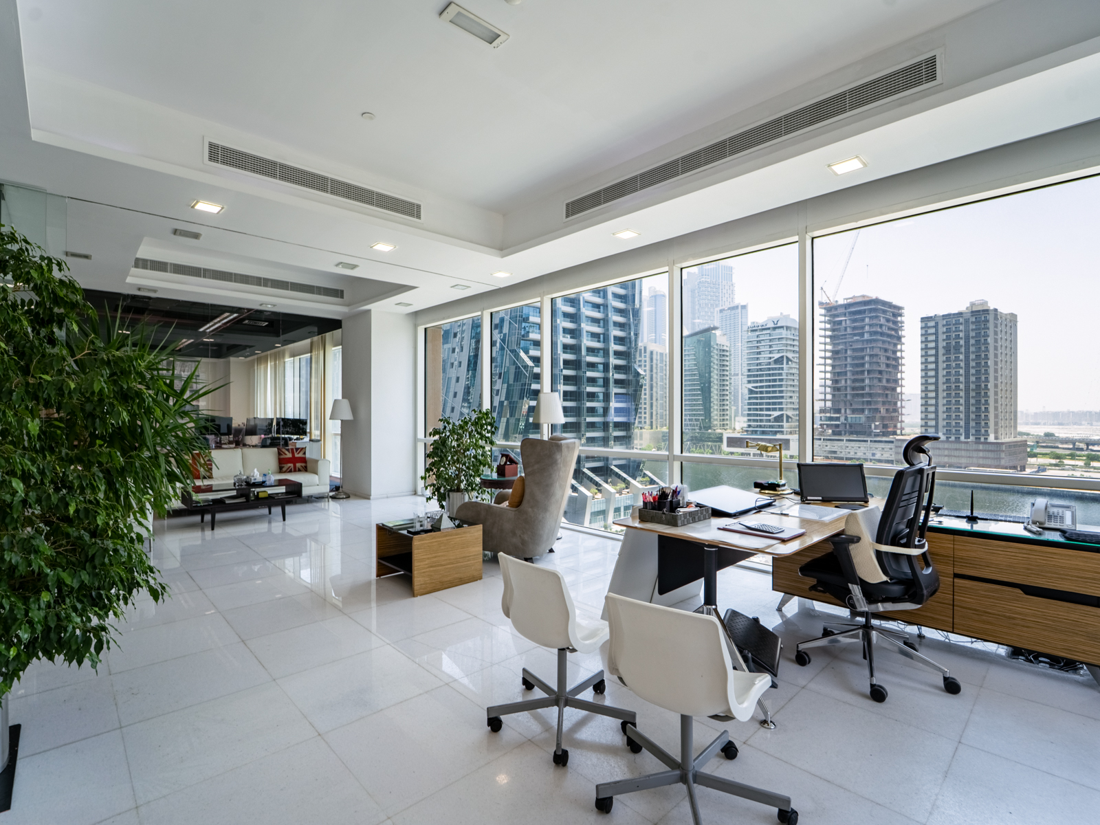 Combined | Fitted | Stunning | Prime Location
