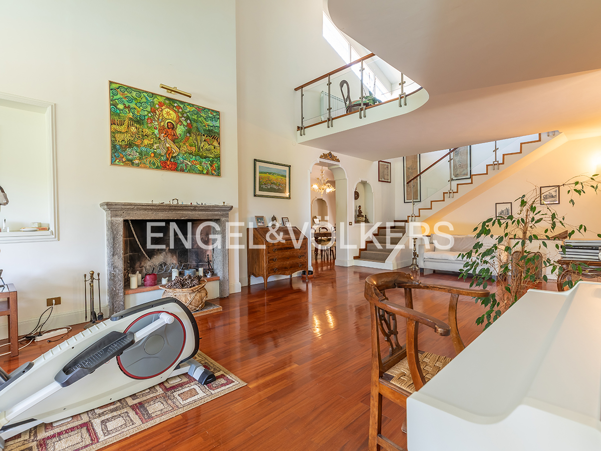 Prestigious villa with pool and private park in an exclusive residential complex