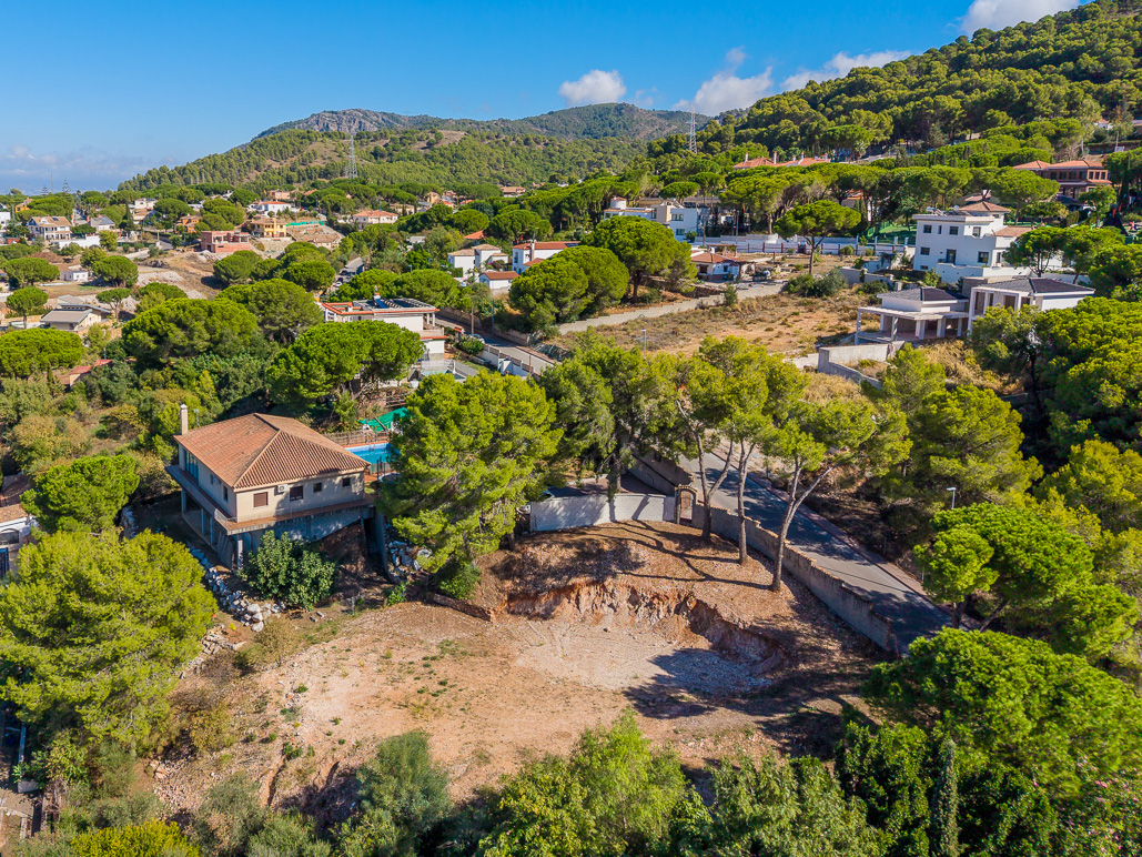 Building plot with green and mountain views in Pinos de Alhaurín
