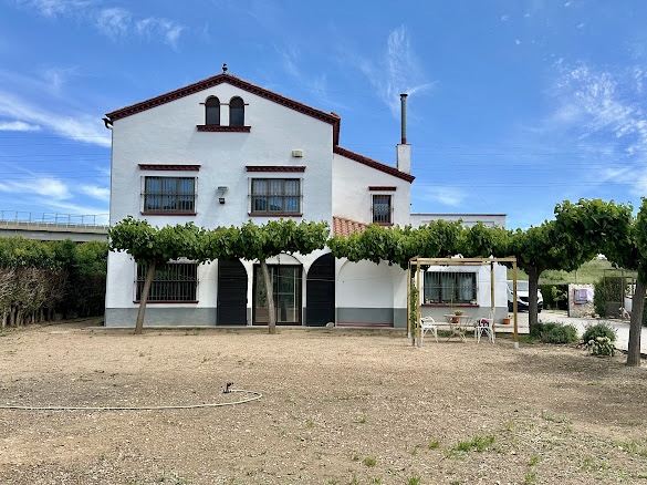 Belle maison individuelle avec un grand jardin à Montblanc