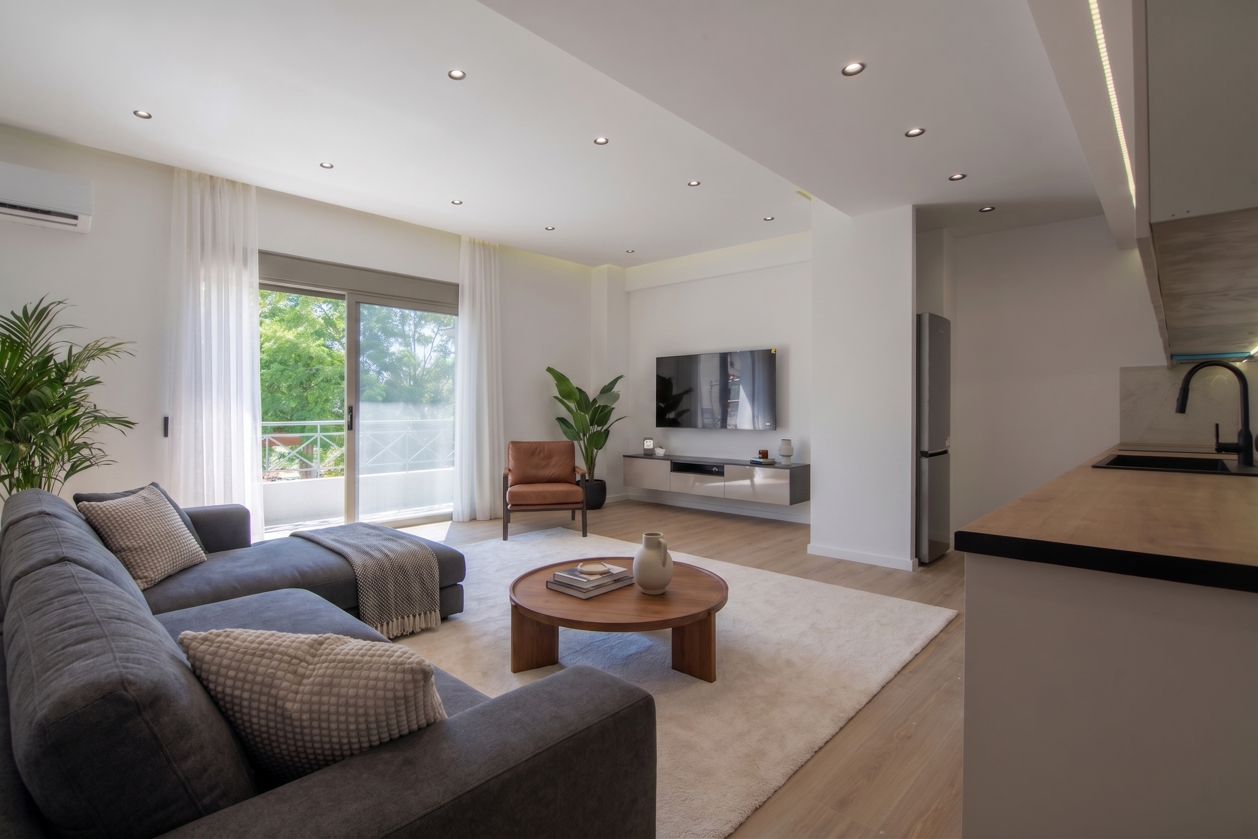 Newly built 1st floor apartment of 101 sq.m. in Piraeus