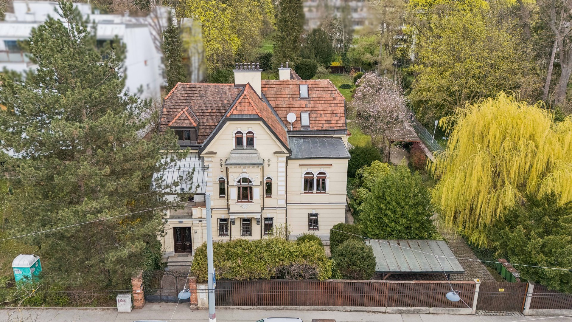 Representative period villa in Vienna-Hütteldorf: Spacious estate with 520 m² of living space on a park-like plot