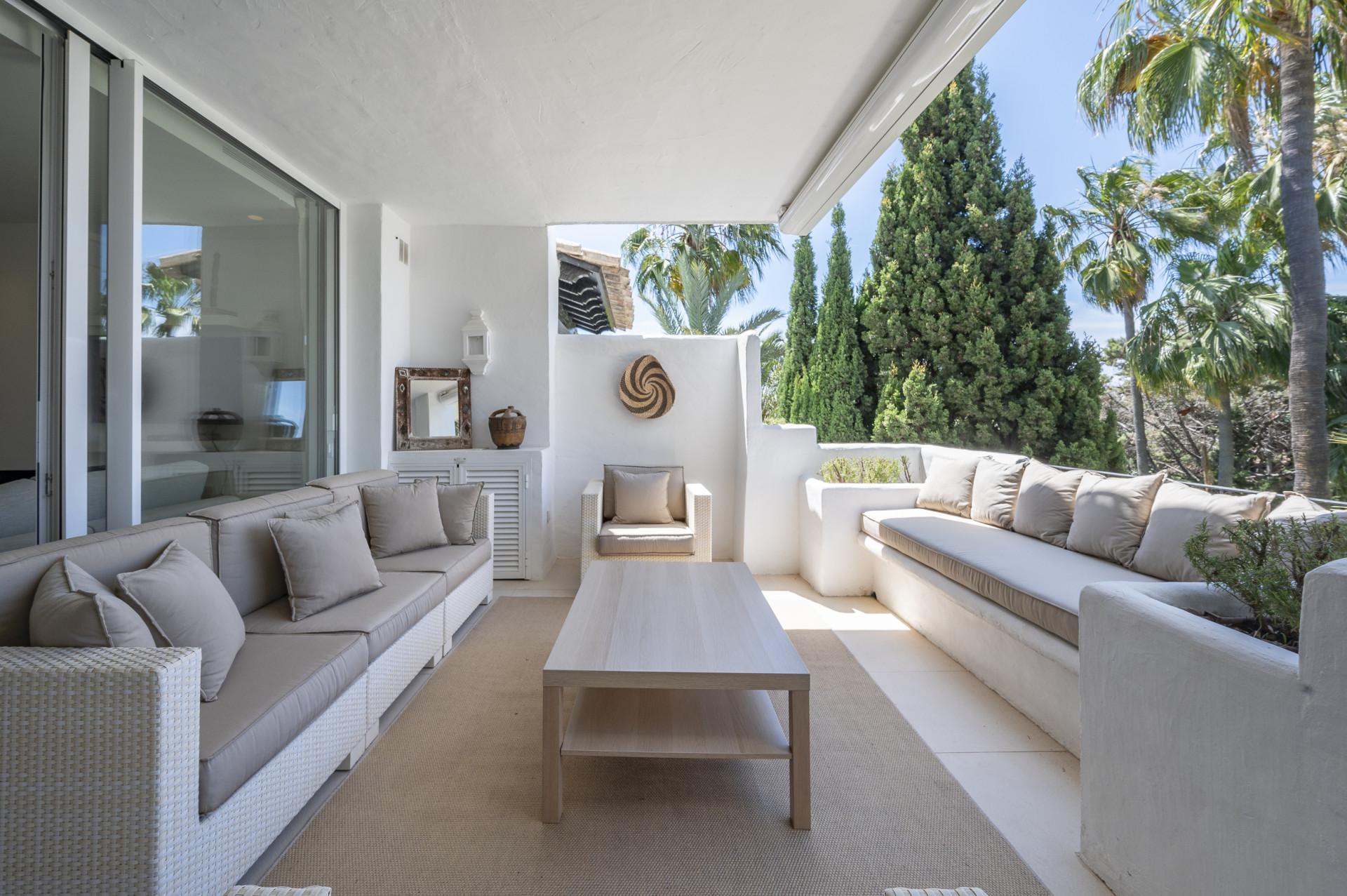 Elegant Duplex Penthouse in Marina Puente Romano