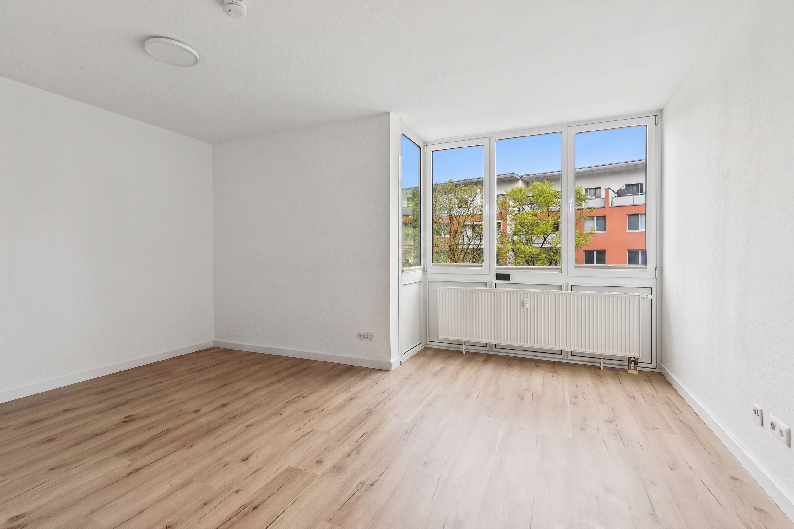 Compact, modern & central: Attractive 1-bedroom apartment in Neuehrenfeld [AI-modified]