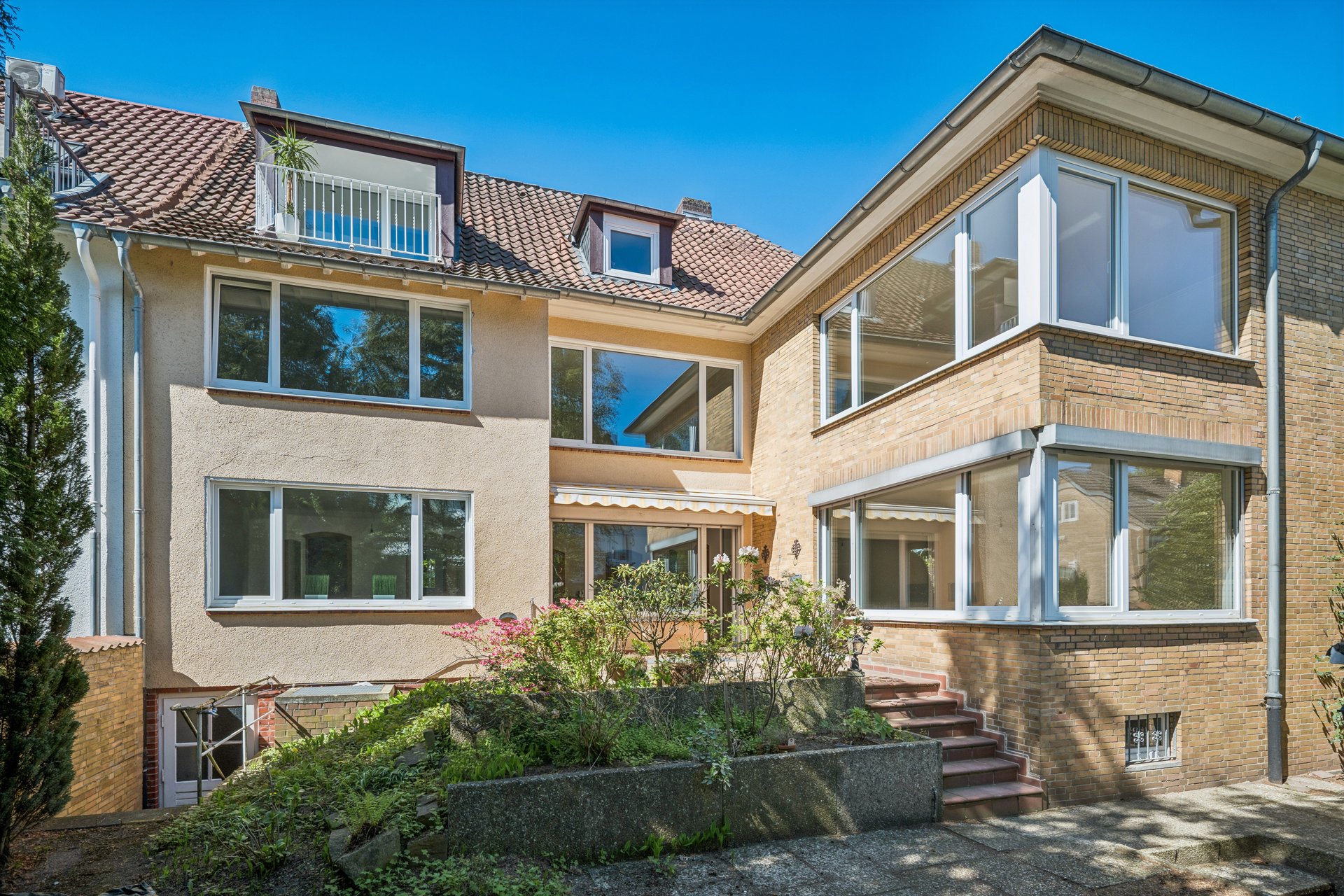 Erstbezug: Charmante DG-Wohung mit Loftcharakter & Balkon nahe den Herrenhäuser Gärten