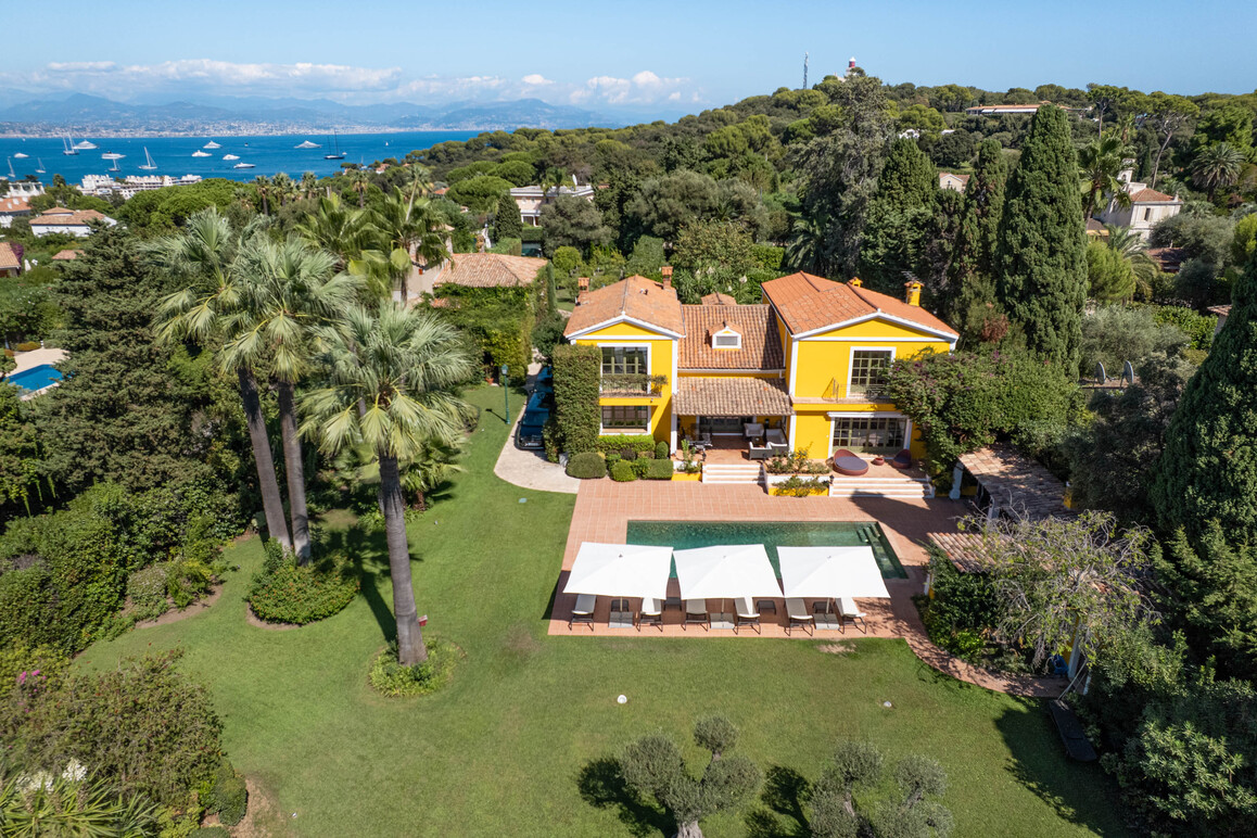 Cap d’Antibes – West-facing slope, exceptional property with a stone guesthouse