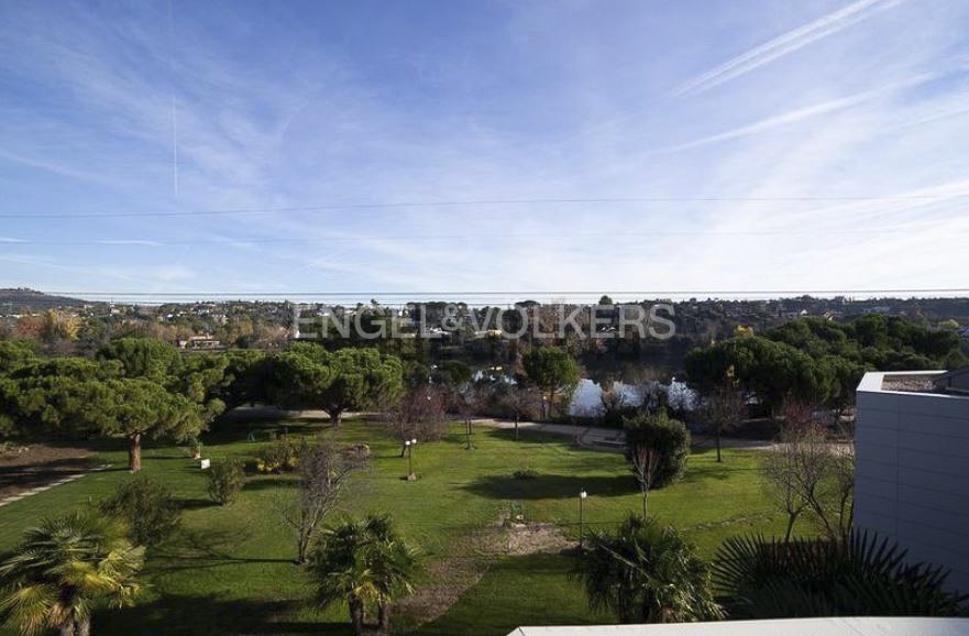 Duplex with beautiful views of Molino de la Hoz Lake