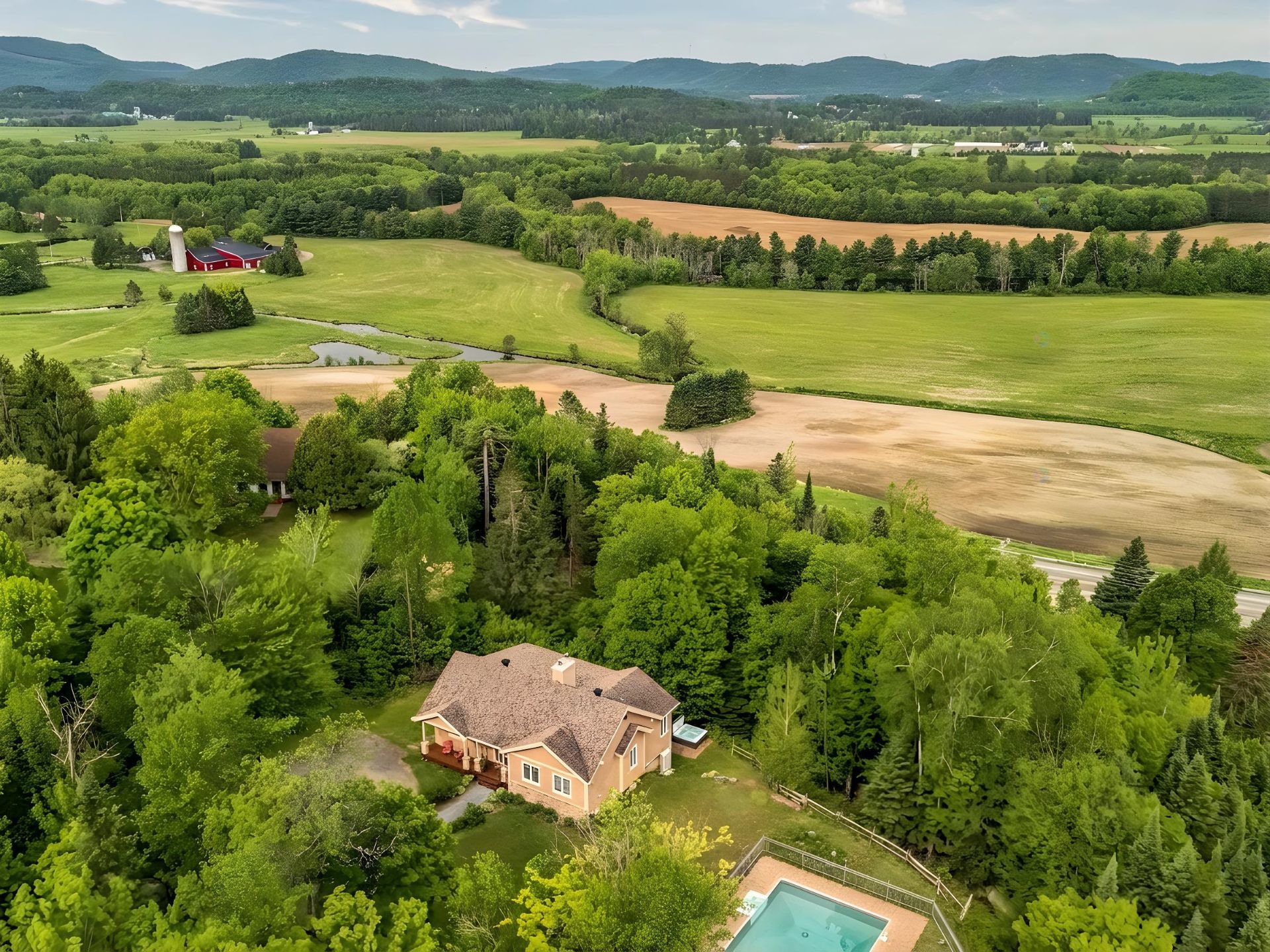 Magnificent Home with Pool and Spa in Mont-Tremblant!