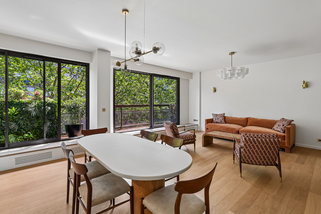 Paris VII – Gros Caillou – 2 Schlafzimmer – Balkon und Parkplatz