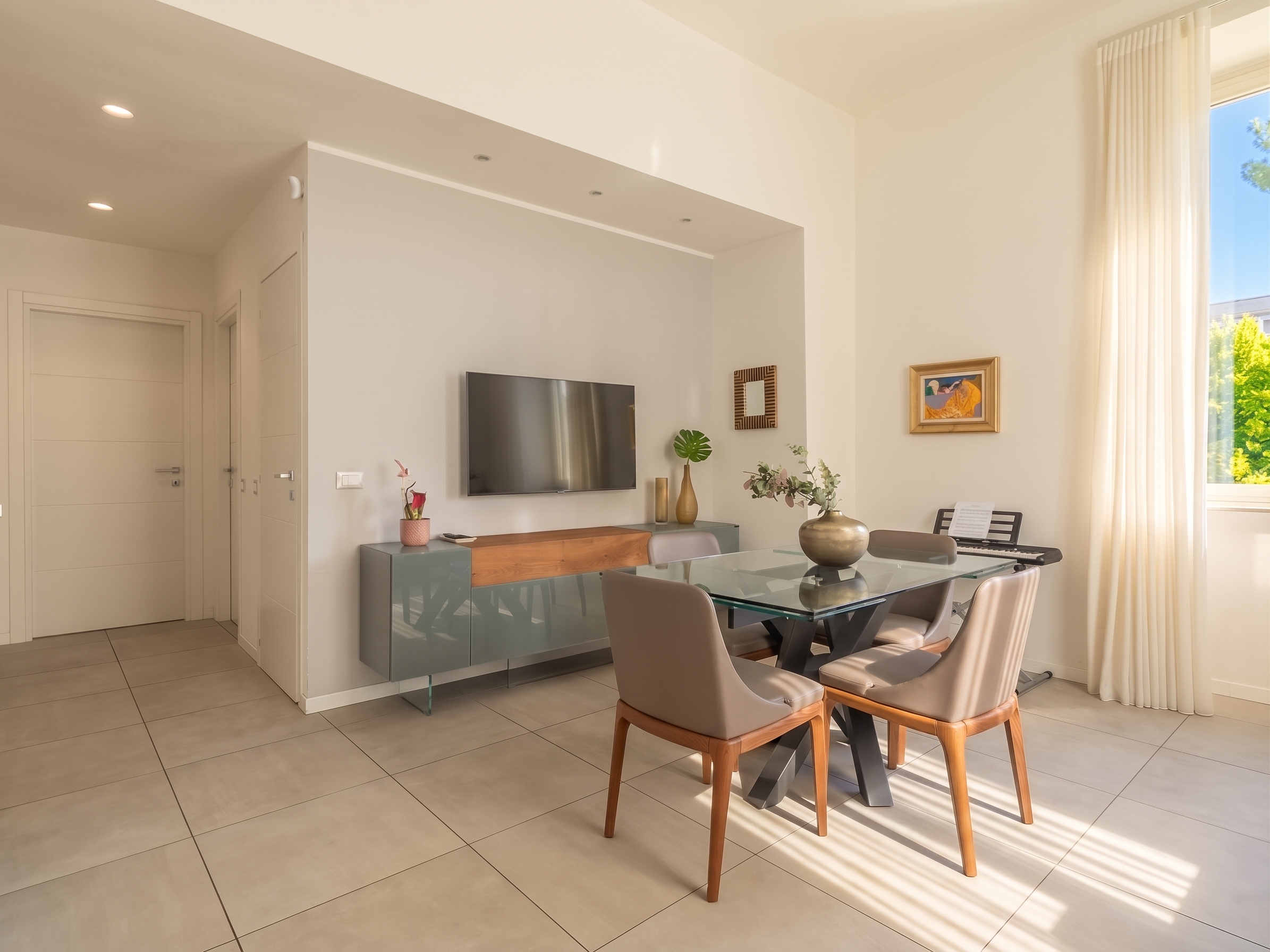 Renovated apartment in a historic villa overlooking greenery – Trieste district [AI-modified]